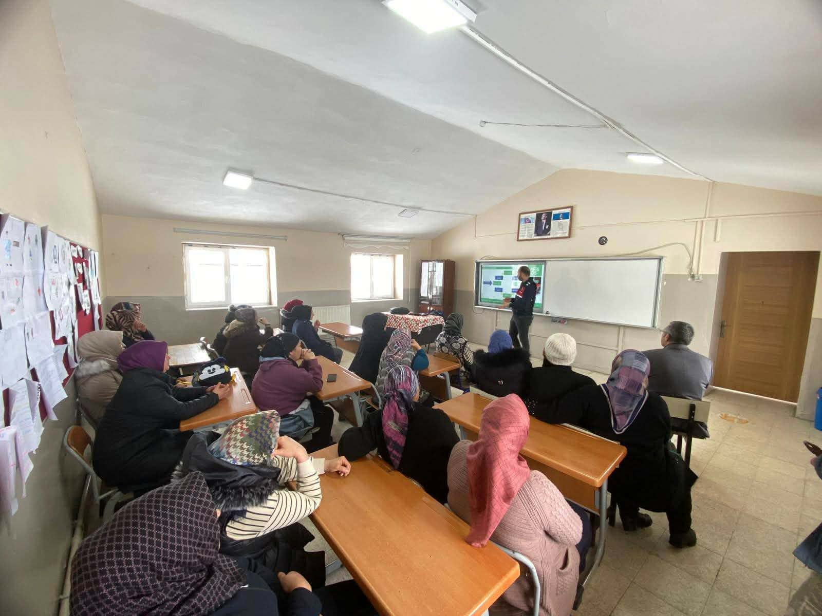 Kars’ta “En İyi Narkotik Polisi Anne” Eğitimi Gerçekleştirildi