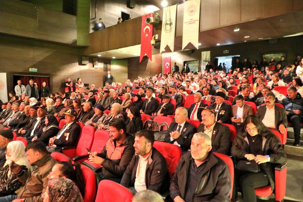 Kars’ta Gaziler Günü’ne Özel Anlamlı Gece: Vali Polat Şehit Aileleri, Gaziler ve Özel Bireylerle Bir Araya Geldi