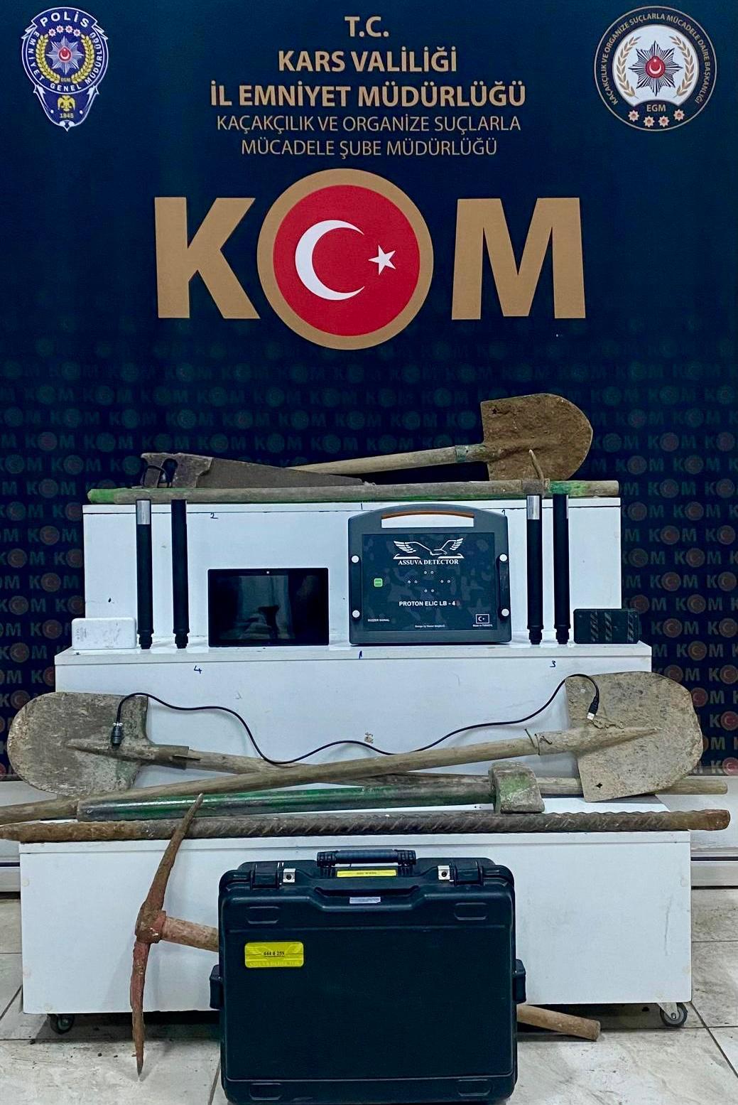 Kars’ta Kaçak Kazı Yapanlara Suçüstü Baskın: 5 Kişi Gözaltına Alındı