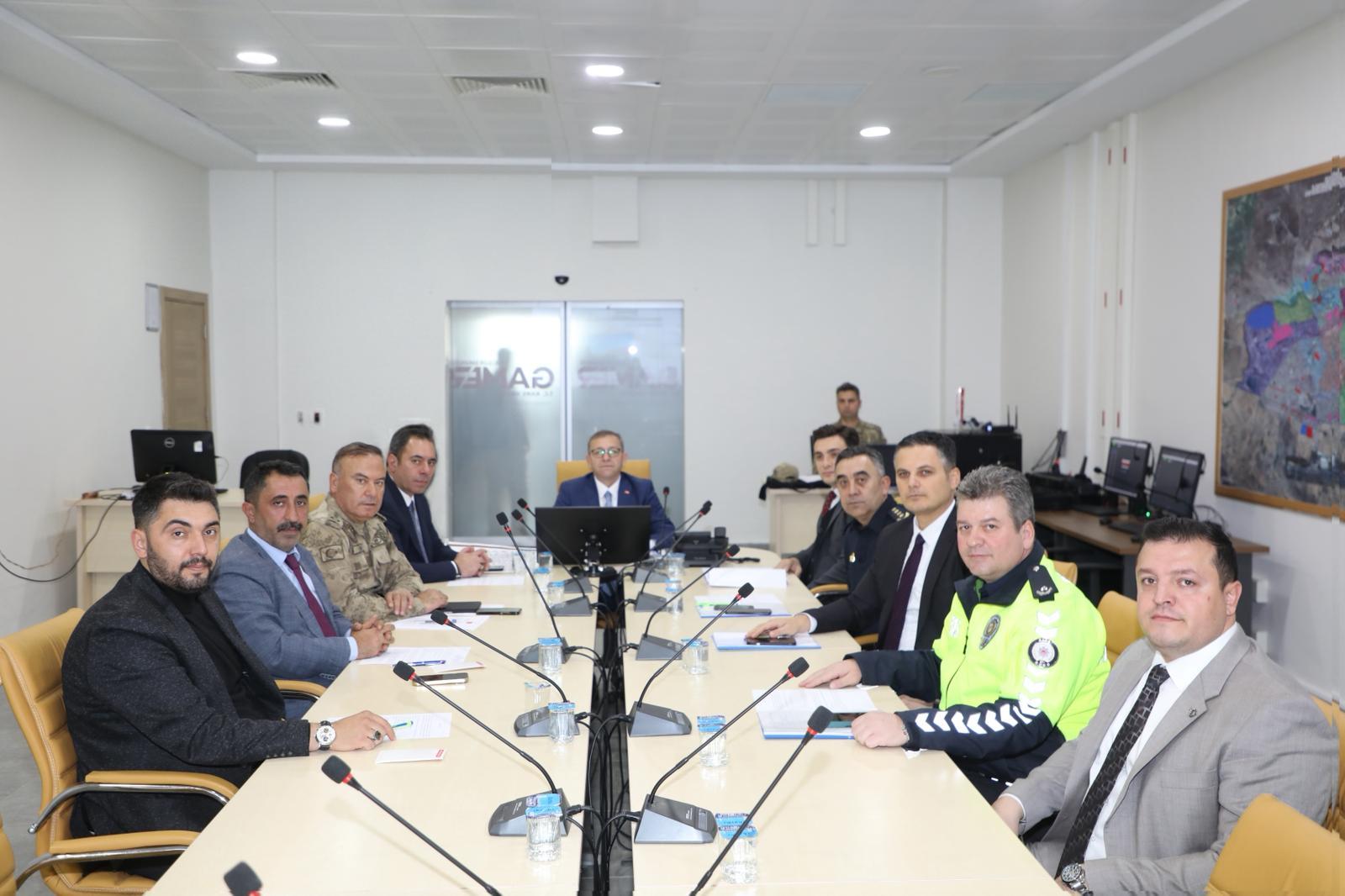 Kars’ta Karayolları Trafik Levhalarının Sadeleştirilmesi İçin Toplantı Düzenlendi