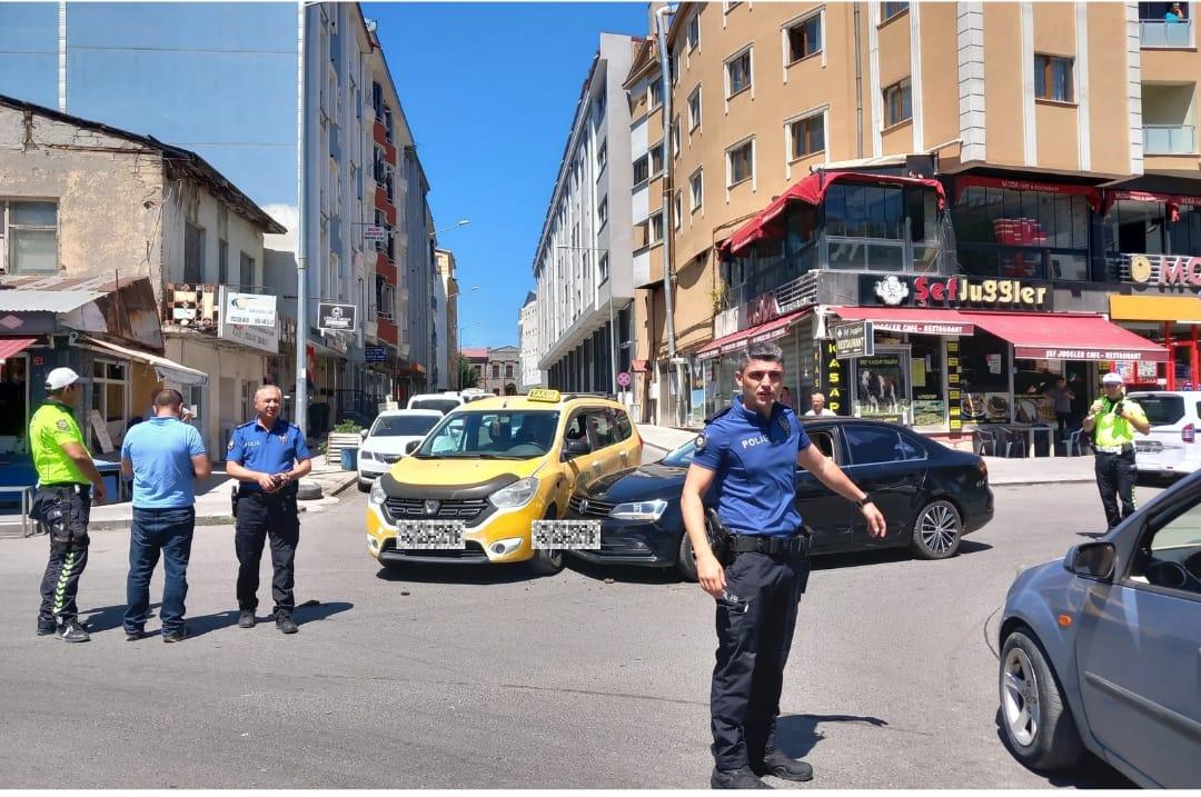 Kars’ta Maddi Hasarlı Trafik Kazası Meydana Geldi