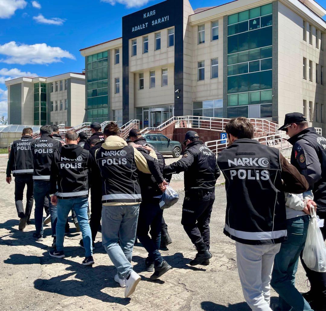 Kars’ta Narkotik Operasyonu: 2 Şüpheli Tutuklandı