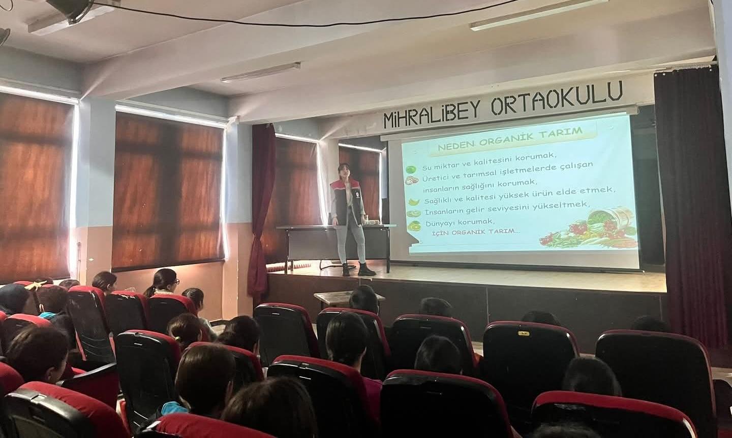 Kars’ta Ortaokul Öğrencilerine Organik Tarım Eğitimi