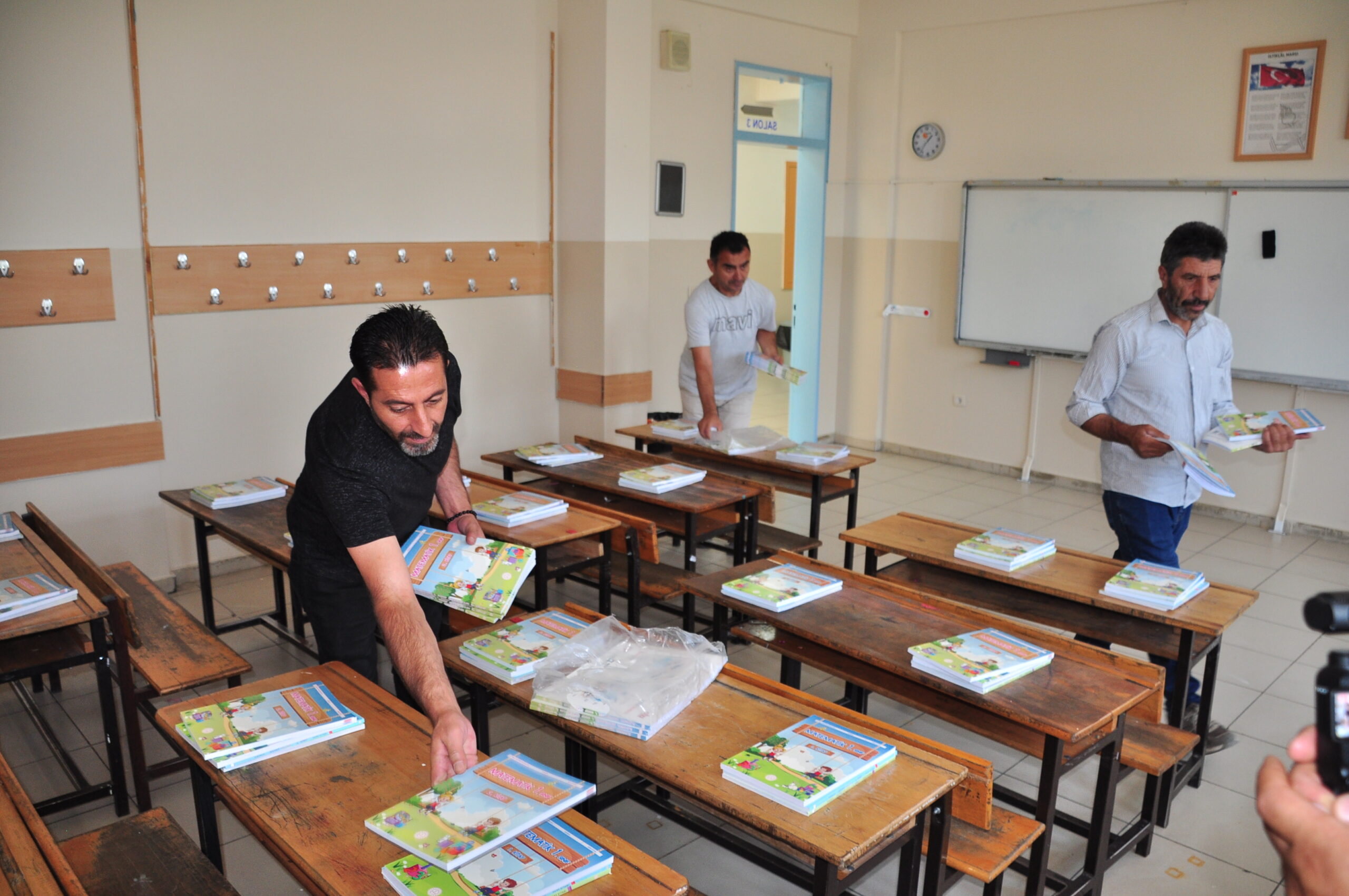 Kars’ta Toplam 638 Bin Adet Ders Kitabı, Sıralarda Öğrencilere Hazır Hale Getirildi