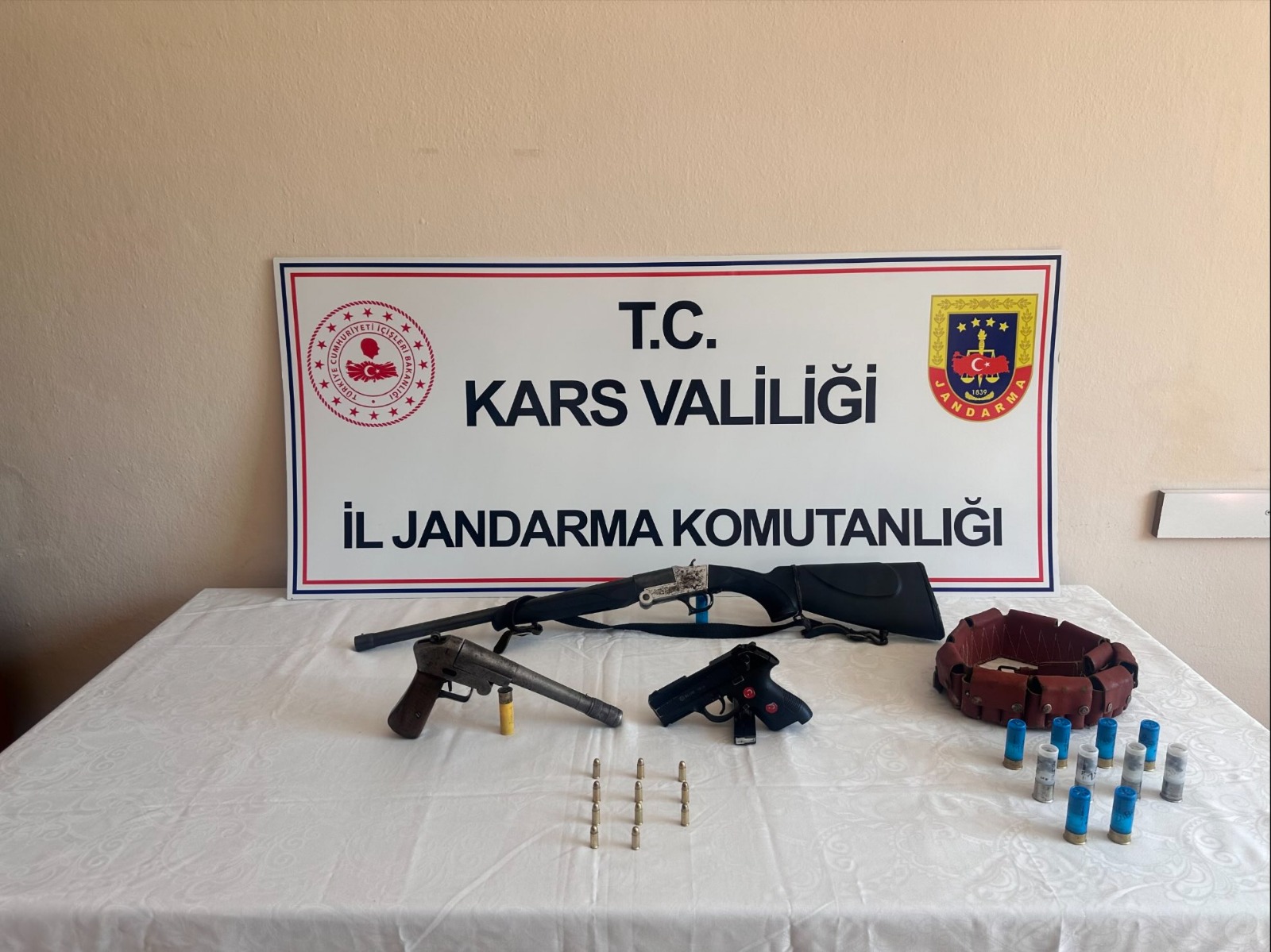 Kars’ta Yasadışı Silah Operasyonu: 4 Şüpheliye Adli İşlem Yapıldı