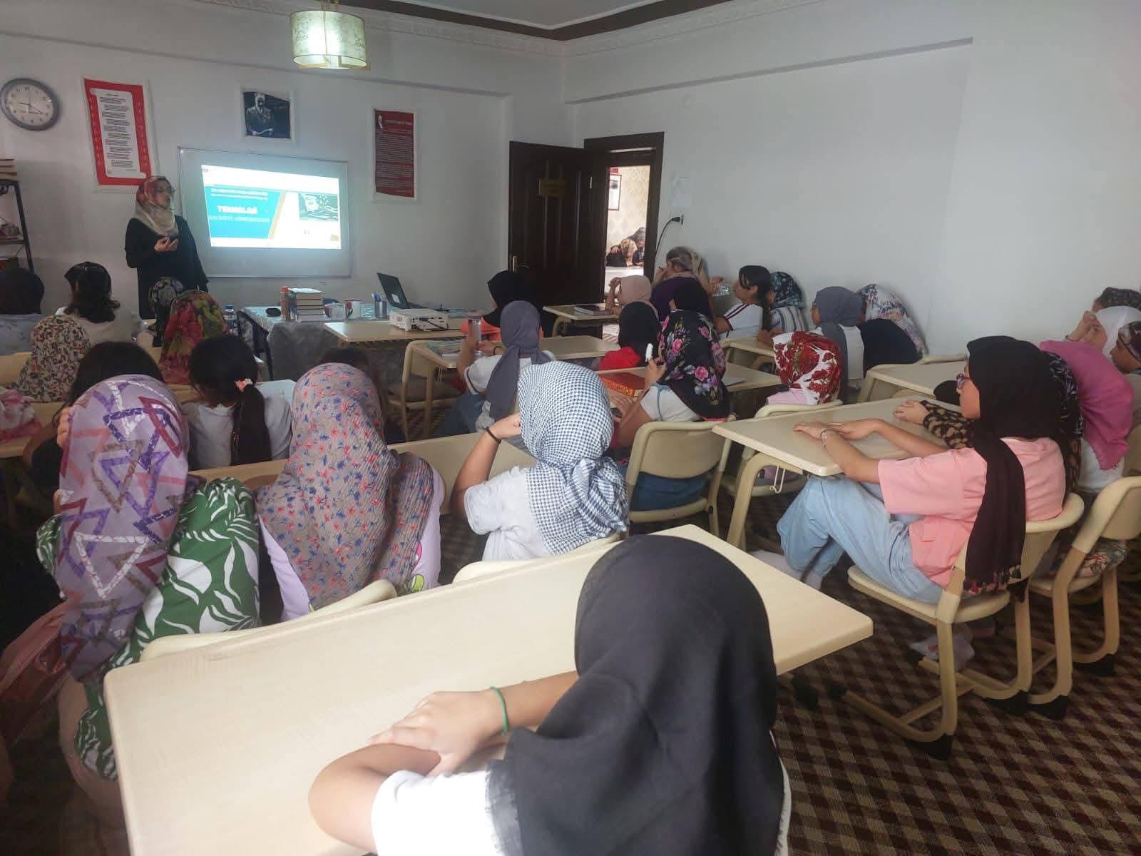 Kars’ta Yaz Kur’an Kurslarında Bağımlılıkla Mücadele Seminerleri Düzenleniyor