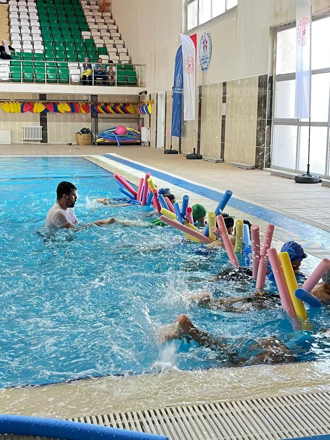 Kars’ta Yüzme Spor Okulları Çocukların Gelişimine Katkı Sağlıyor