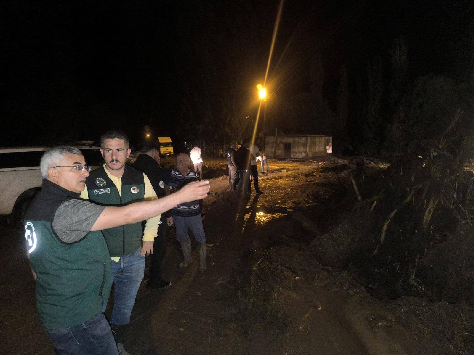 Kaymakam Daştan ve DSİ 24. Bölge Müdürü Kotan, Sel Bölgesinde İncelemelerde Bulundu