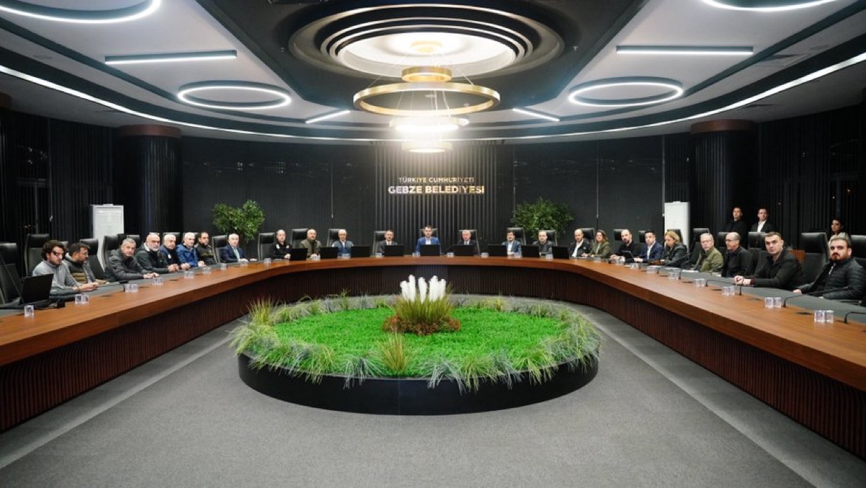 Kocaeli Gebze’de Yeni Alarm: Çatırtı Sesleri Korkuttu, Binalar Tahliye Edildi – Bakan Murat Kurum Bölgede İncelemelerde Bulundu