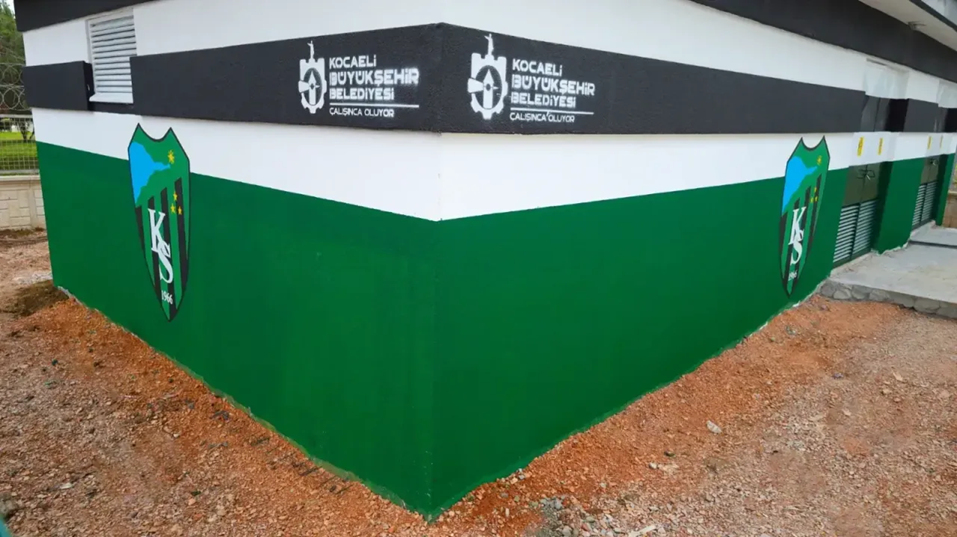 Kocaeli’de altyapıya sanatsal dokunuş: Trafo binası Kocaelispor renklerine büründü