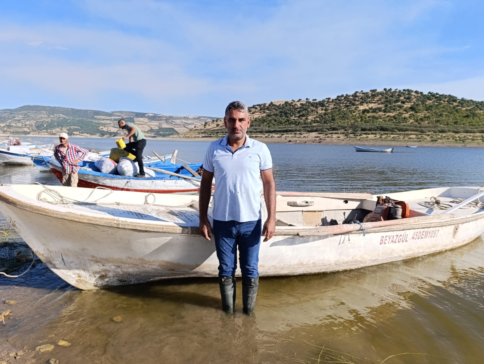KÖPRÜBAŞI’NDA BALIK AVI YASAĞI SONA ERDİ, BALIKÇILAR AĞLARI ATMAYA BAŞLADI
