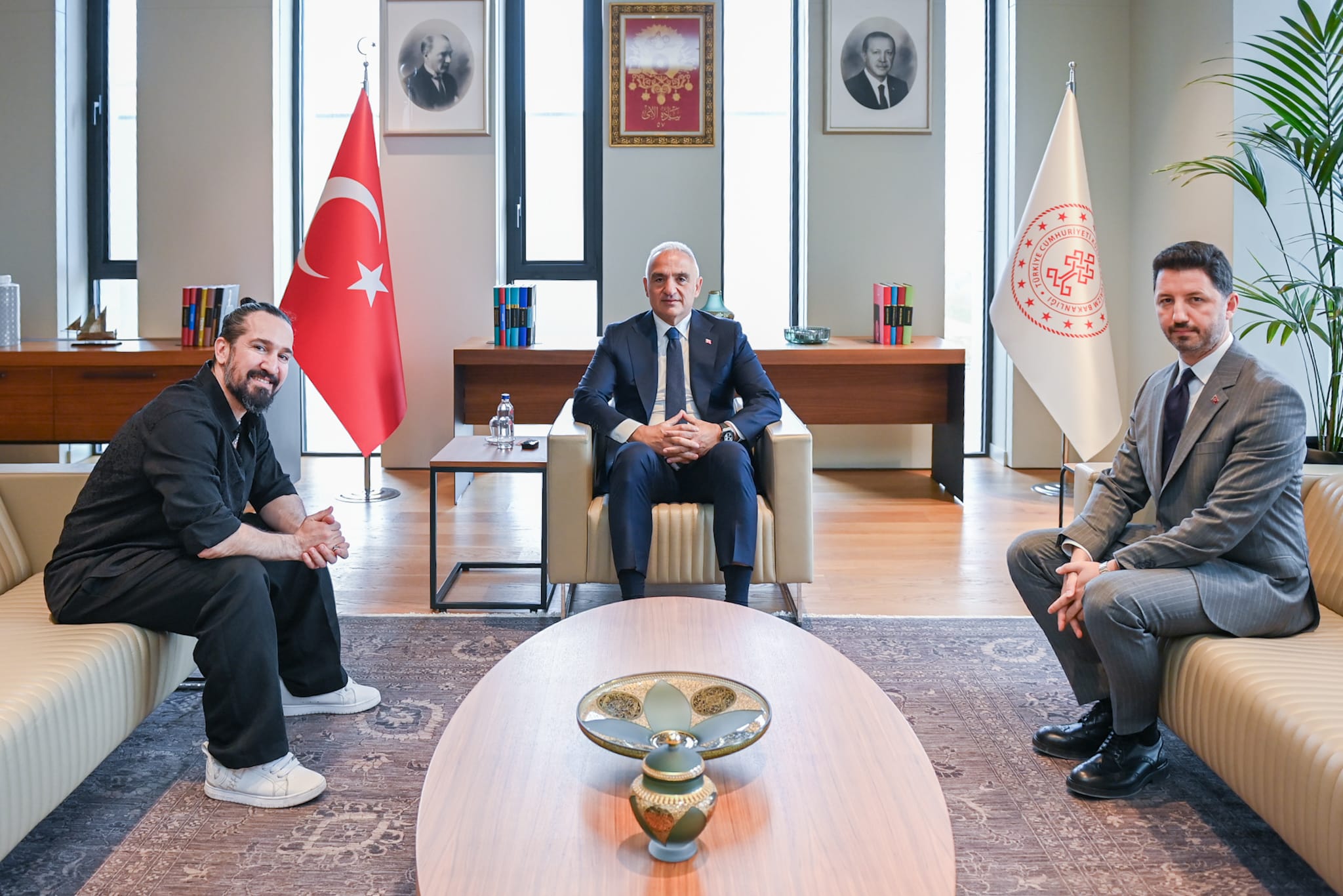 Kültür ve Turizm Bakanı Ersoy, Doğukan Manço ile Barış Manço Müzesi’ni Görüştü