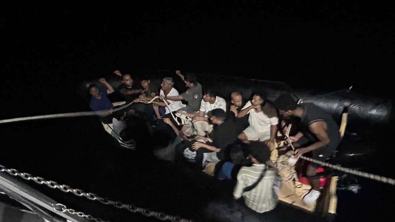 Kuşadası Açıklarında 18 Düzensiz Göçmen Yakalandı