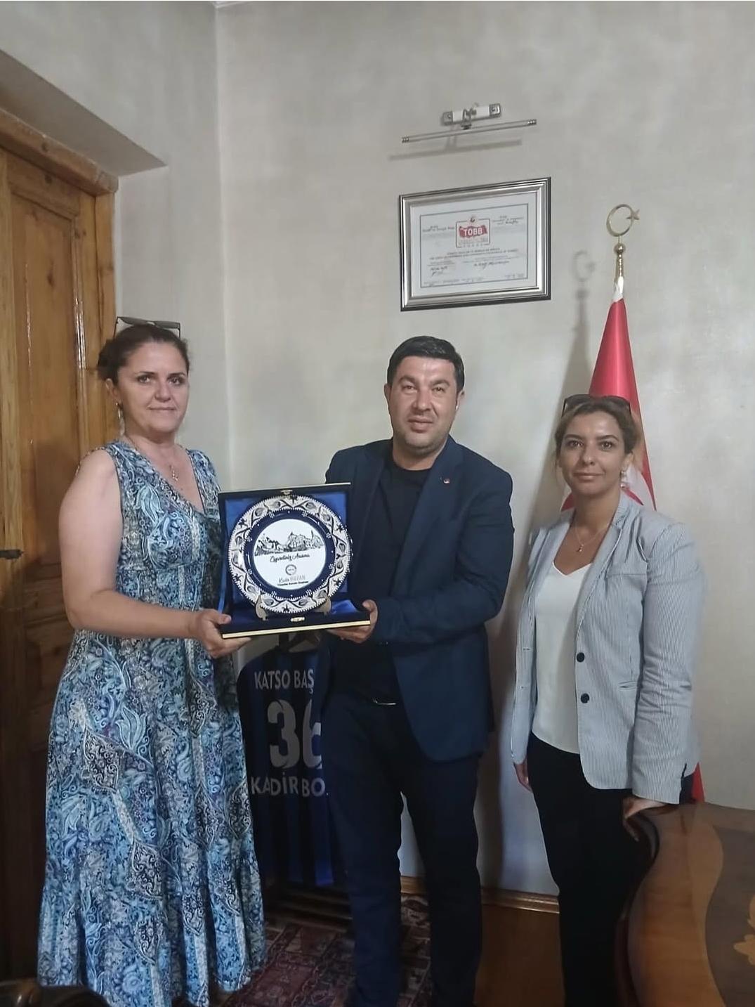 Kuşadası Kadın Girişimciler Kurulu Başkanı Hibeti Zeytin’den KATSO Başkanı Kadir Bozan’a Ziyaret