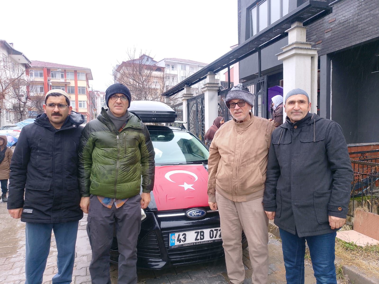 Kütahya Simav’da 4 Arkadaşın Karayoluyla Umre Yolculuğu Başladı