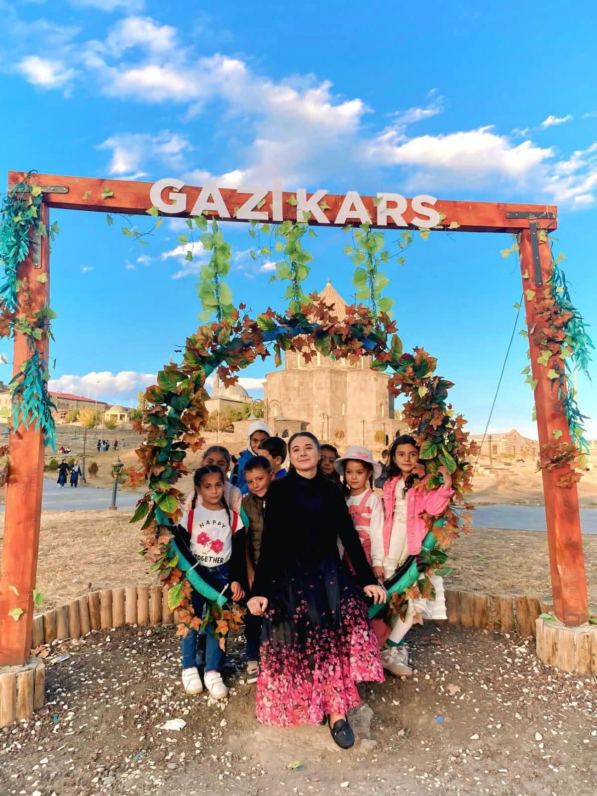 Mahirbey Köyü İlkokulu Öğrencileri Şehir Gezisi ve Tiyatro Etkinliği ile Buluştu