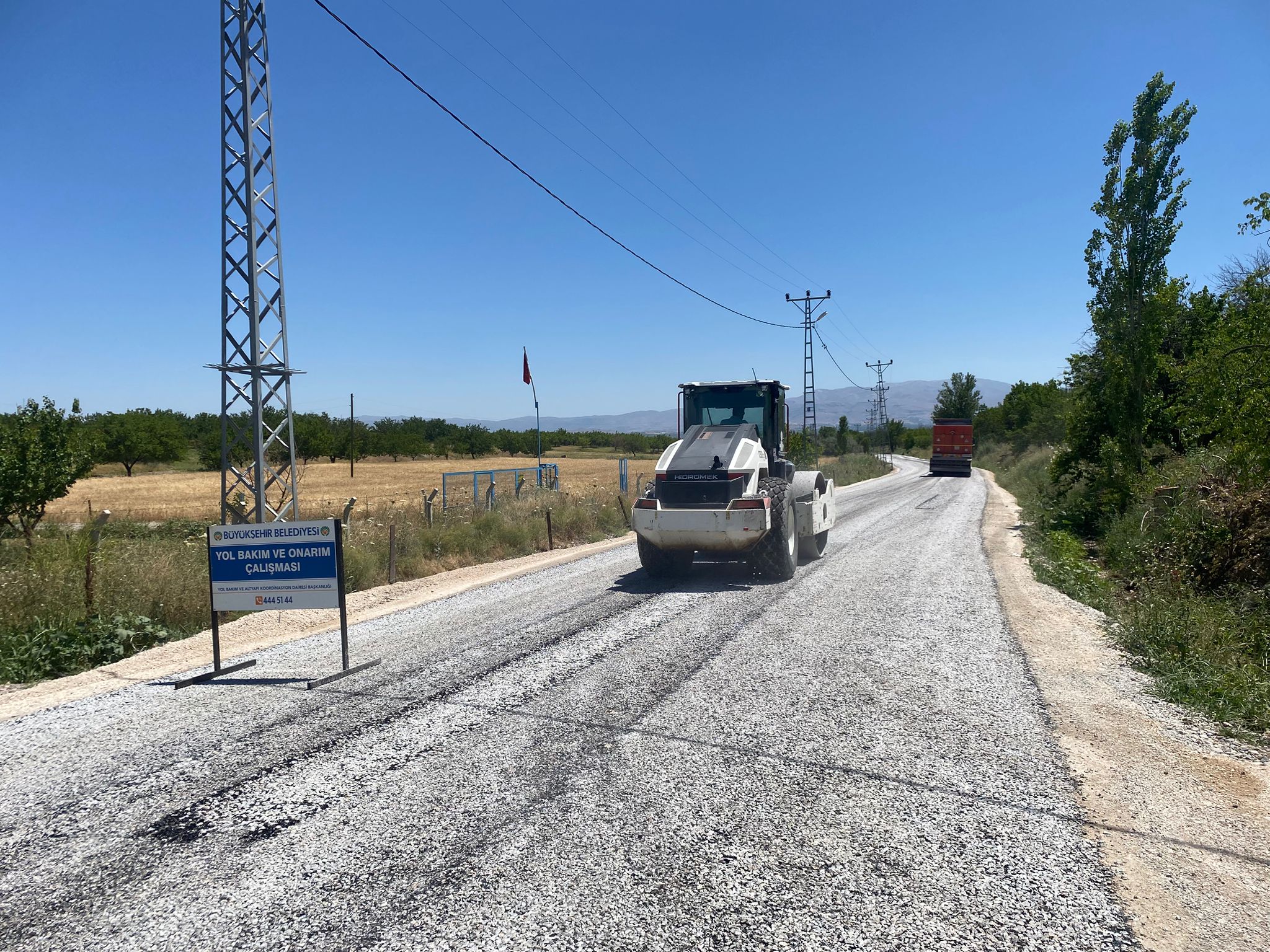 Malatya Büyükşehir Belediyesi İlçe Yollarını Yeniliyor