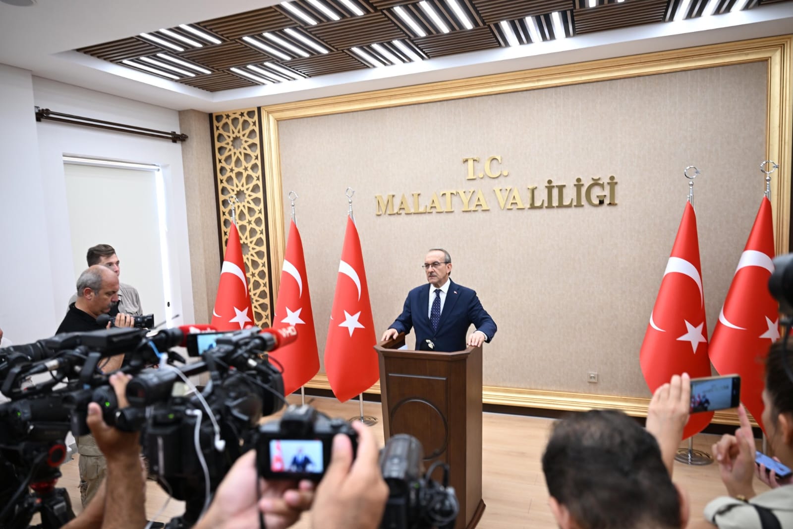 Malatya’da Deprem Sonrası Yeniden Doğuş: Vali Yavuz Rezerv Alanlarda İncelemelerde Bulundu