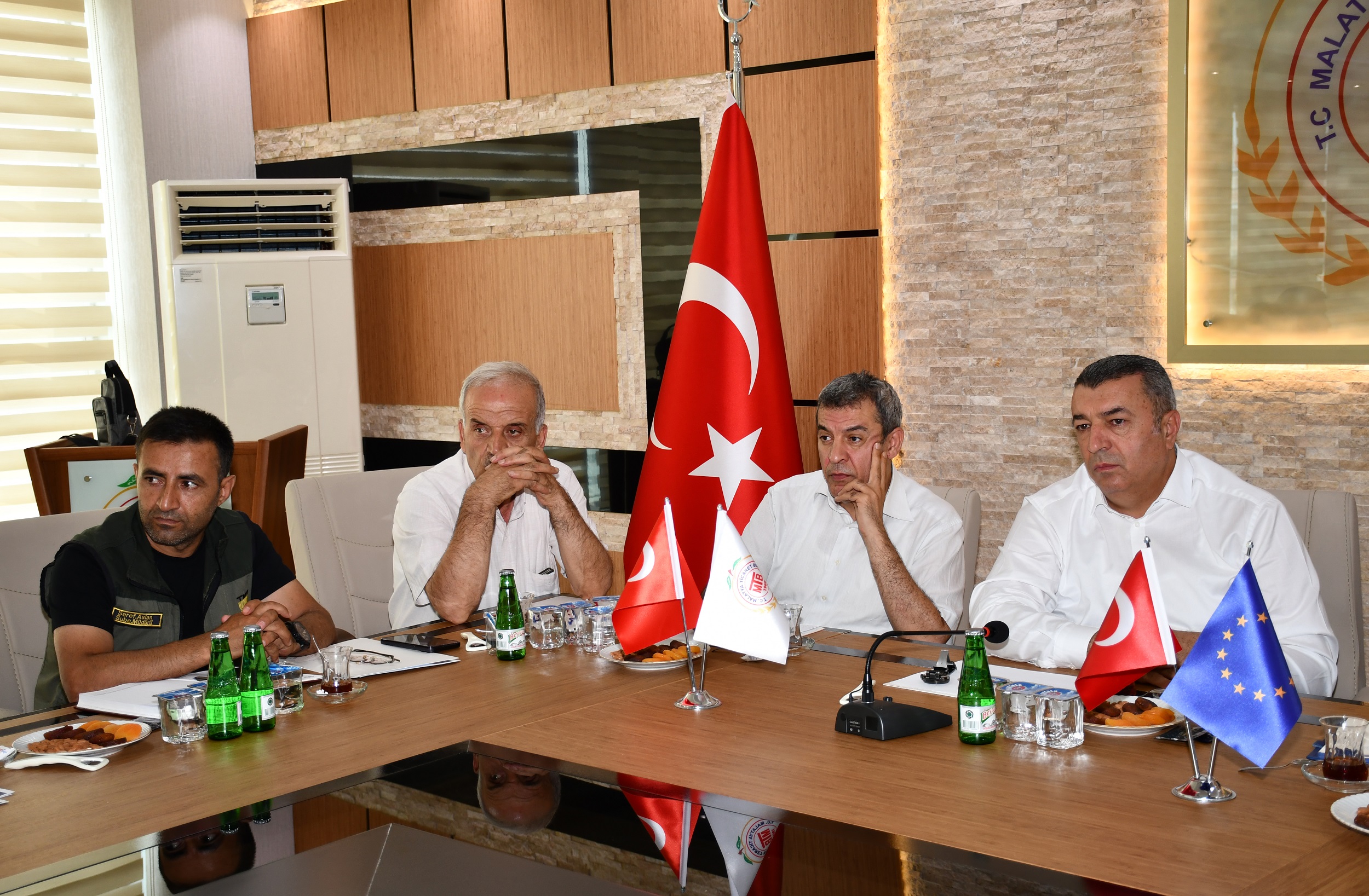 Malatya’da Kuru Kayısı Lisanslı Deposu ve Borsası Projesi İçin İstişare Toplantısı