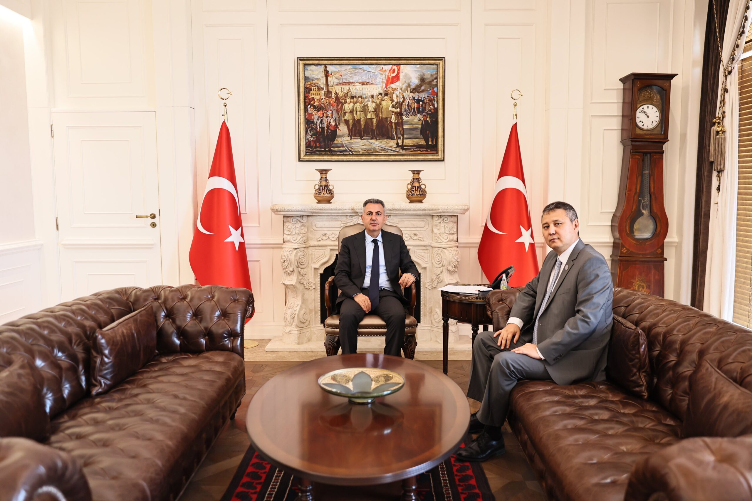 Manisa Valisi Dr. Süleyman Elban, Kazakistan İzmir Başkonsolosu Akatayev’i Ağırladı