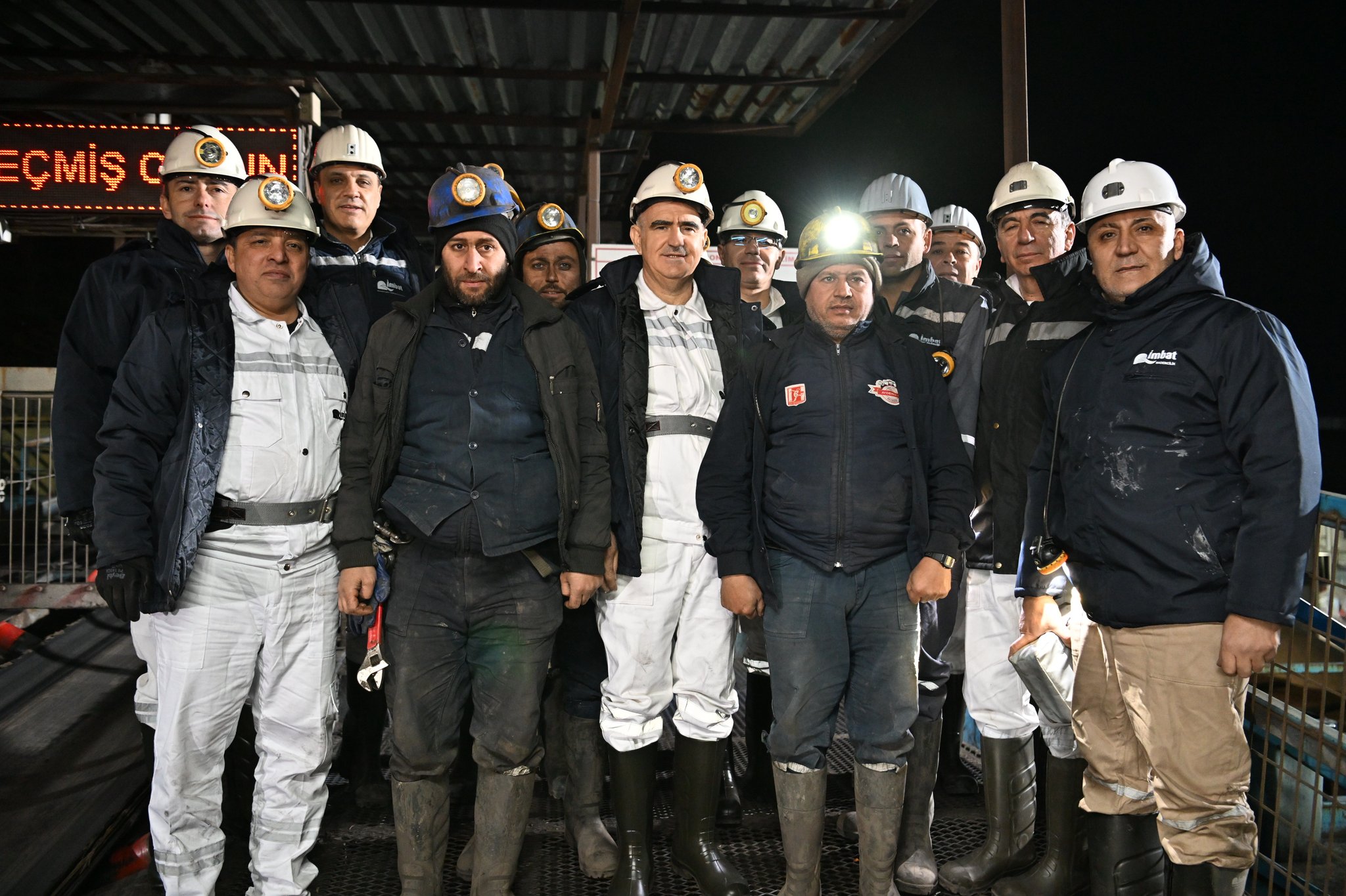 Manisa Valisi Özkan Yeni Yılı Yer Altında Madencilerle Karşıladı