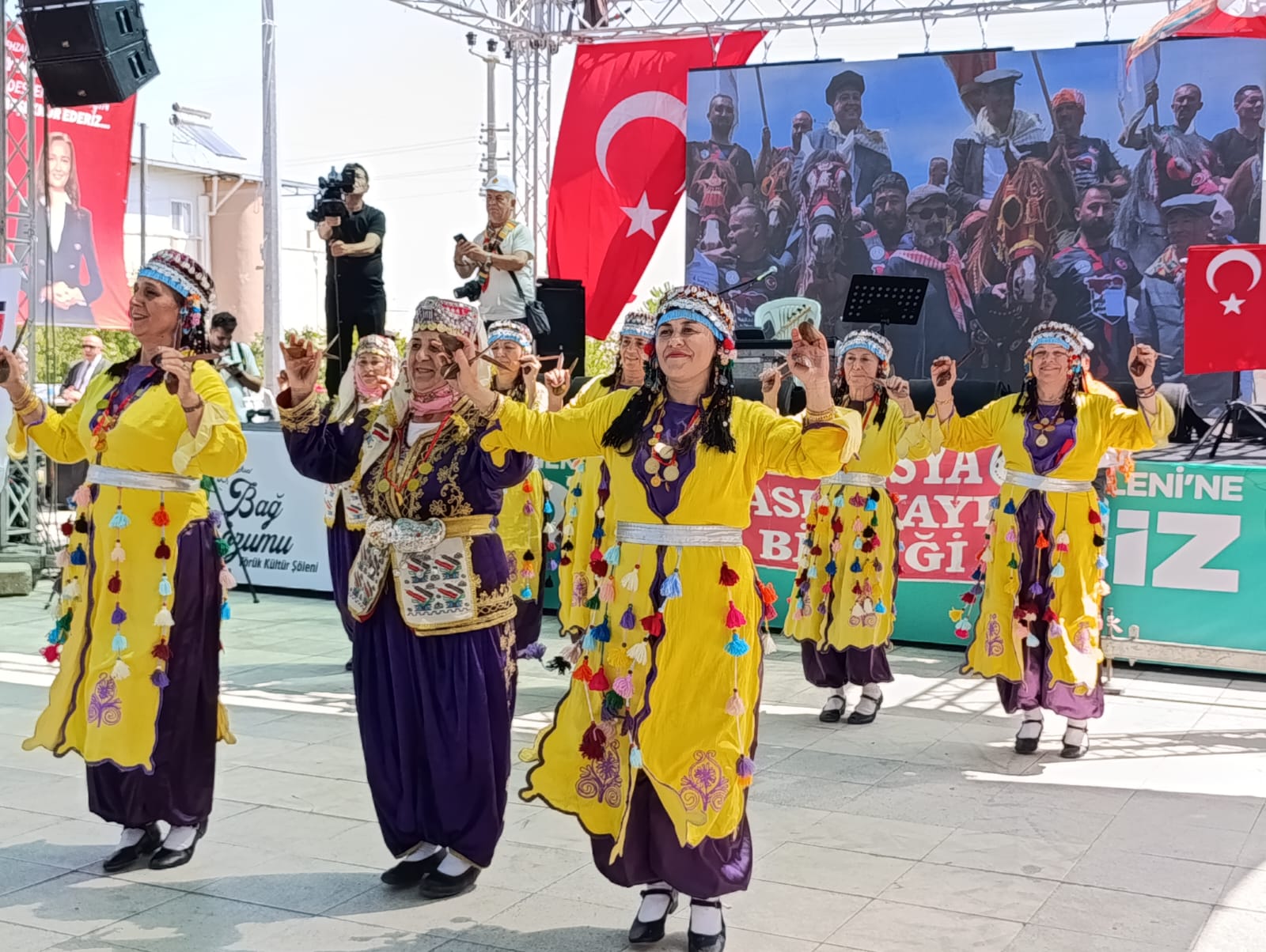 Mani̇sa’da Bağbozumu Ve Yörük Şenli̇ği̇ Renkli̇ Görüntülere Sahne Oldu