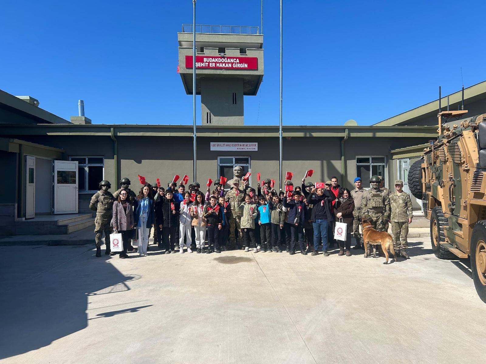 Mehmetçikle Bir Gün Projesi: Öğrenciler Kışlada Askeri Hayatı Deneyimledi
