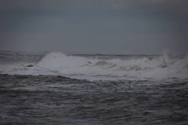 Meteoroloji’den 3 Deniz İçin Fırtına Uyarısı: Rüzgarın Hızı 9 Kuvvetine Ulaşacak