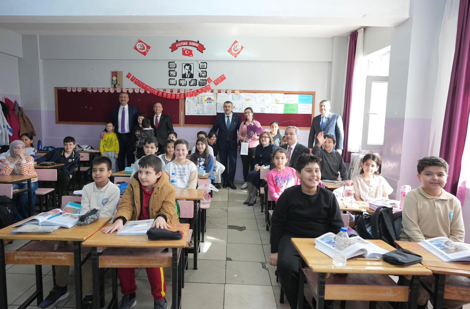 Milli Eğitim Bakanı Yusuf Tekin’den Gaziantep’e Çıkarma: Okula Sürpriz Ziyaret