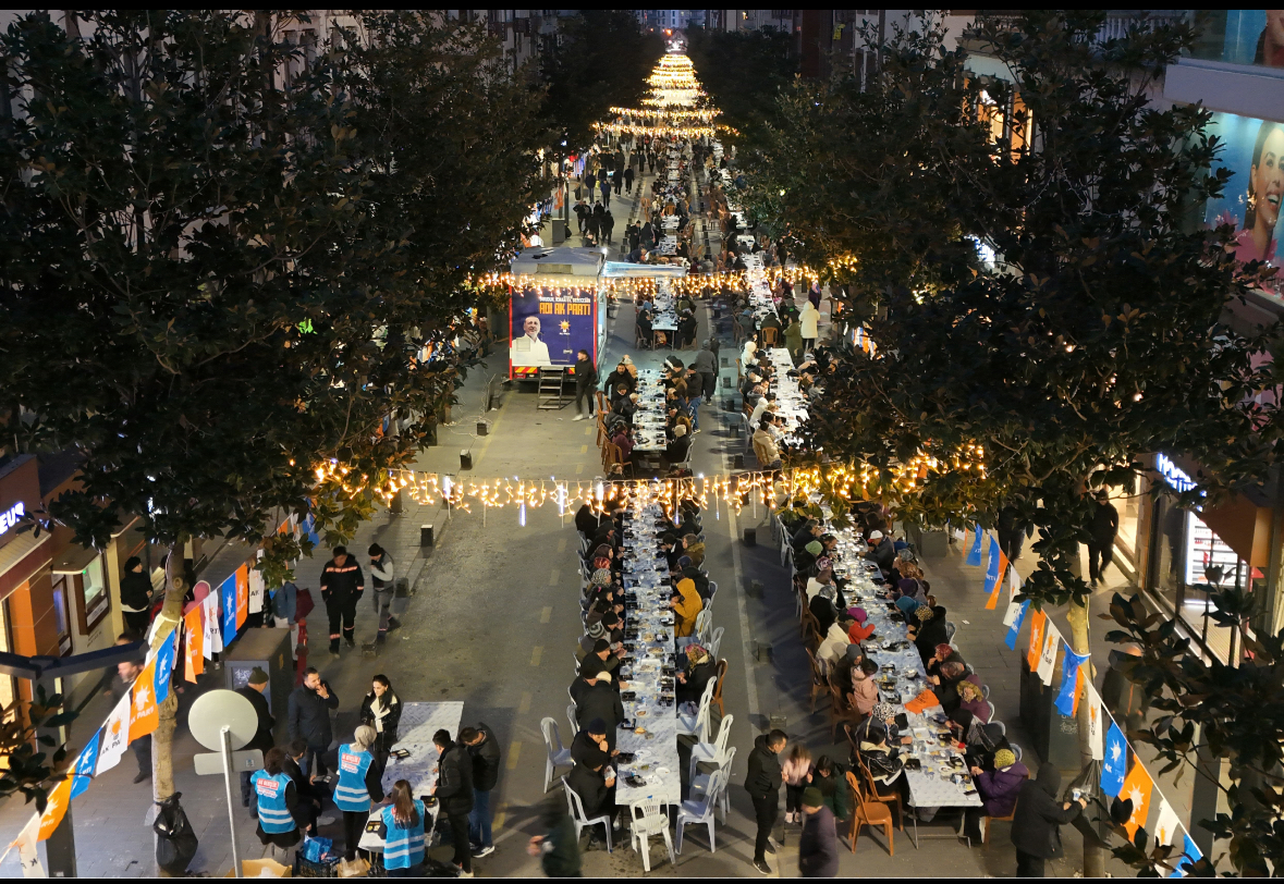 Millî Kuvvetler’de 10 Bin Kişilik Dev İftar: Balıkesir Aynı Sofrada Buluştu