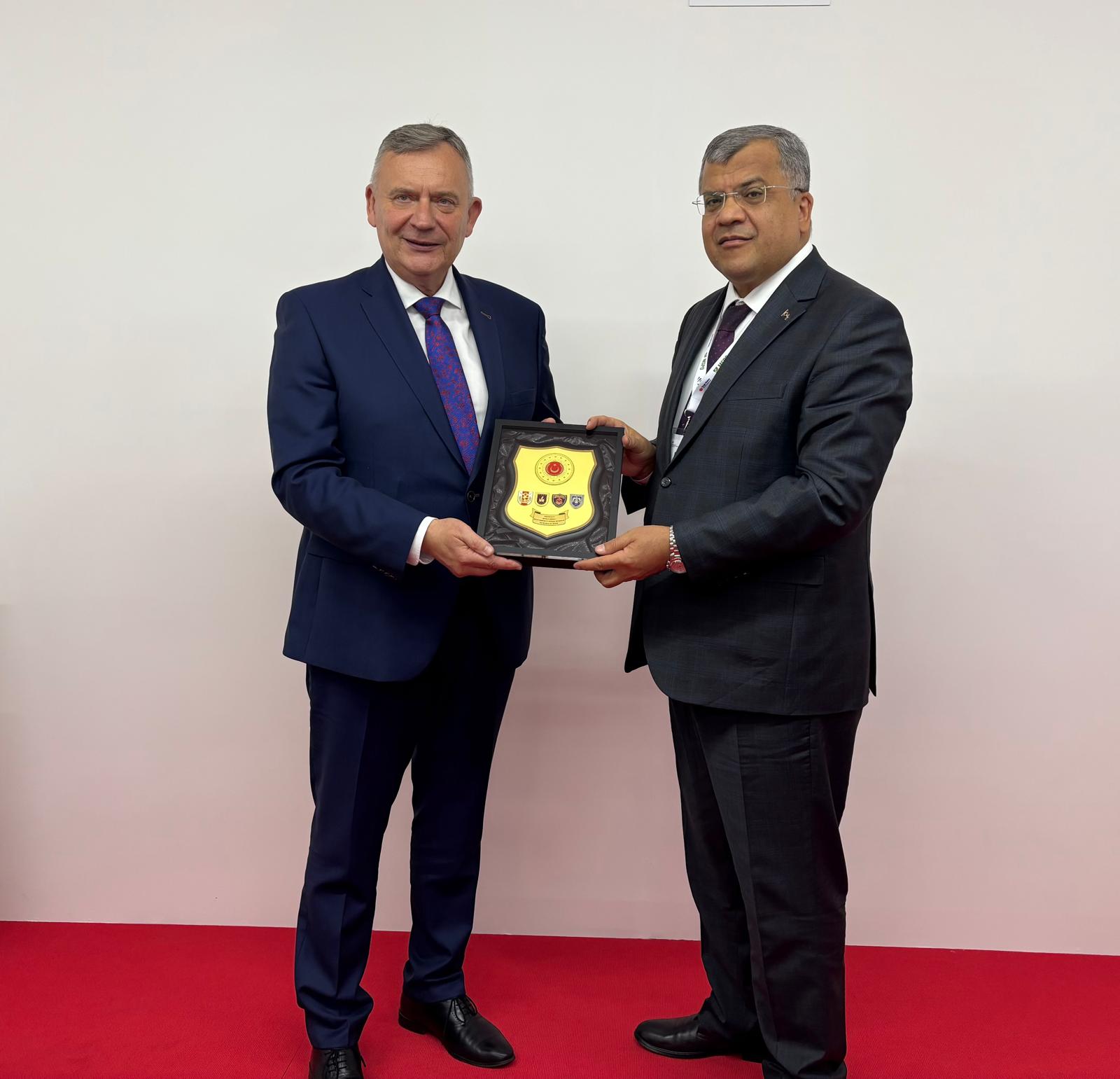 Milli Savunma Bakan Yardımcısı Bilal Durdalı, Polonya’da Savunma Sanayii Fuarı’na Katıldı