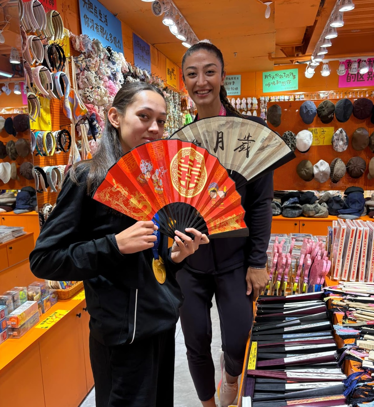 Milli Taekwondocular Nafia Kuş Aydın ve Emine Göğebakan Dünya Şampiyonu Oldu