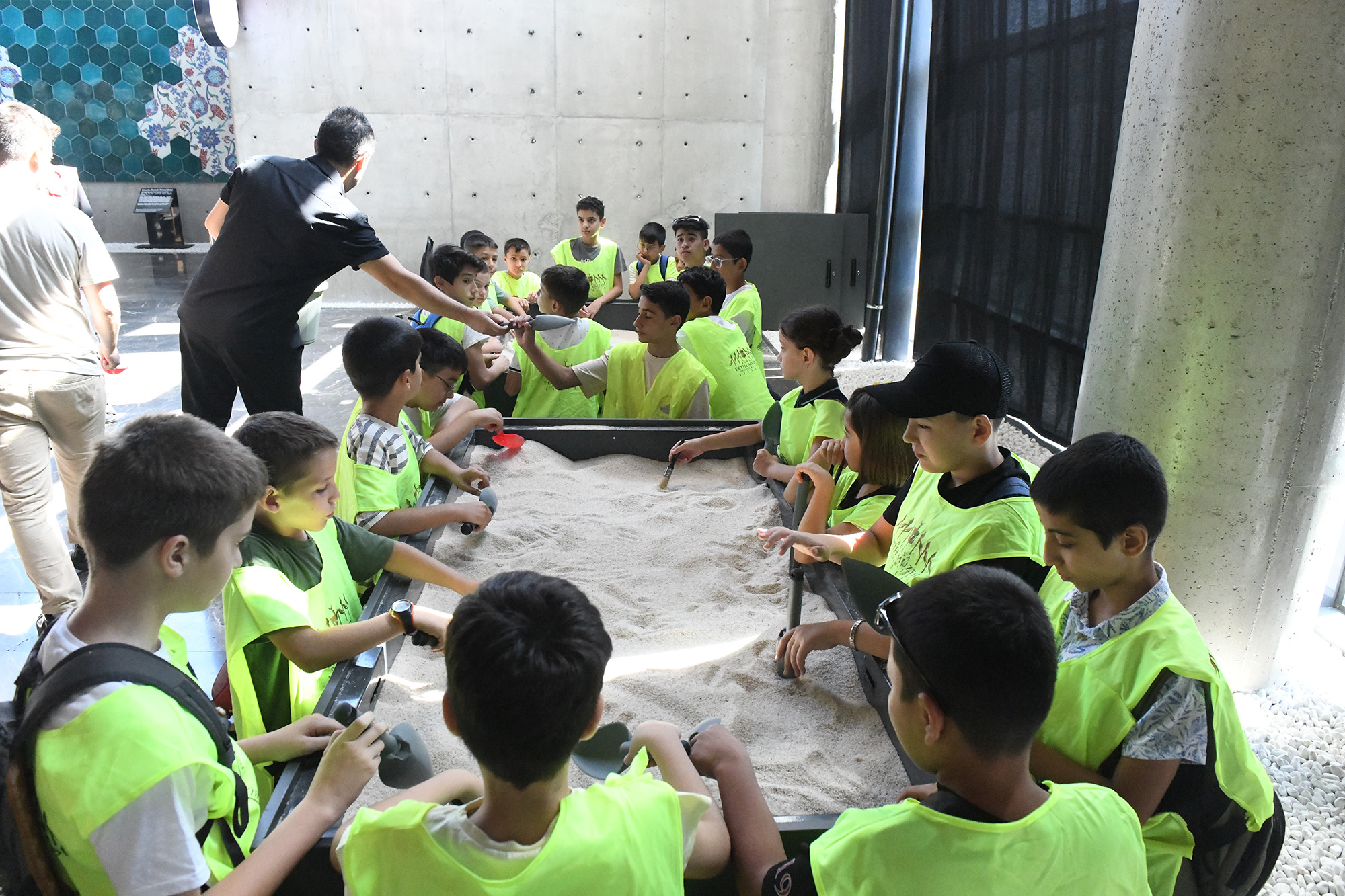 Minik Arkeologlar Geçmişin İzini Sürüyor