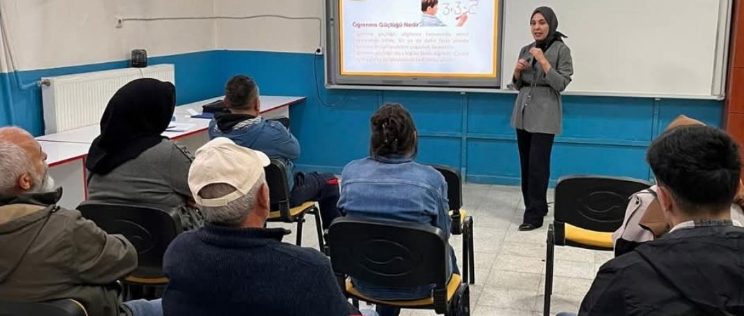 “Okul ve Aile” Konulu Bir Eğitim Programı Düzenlendi