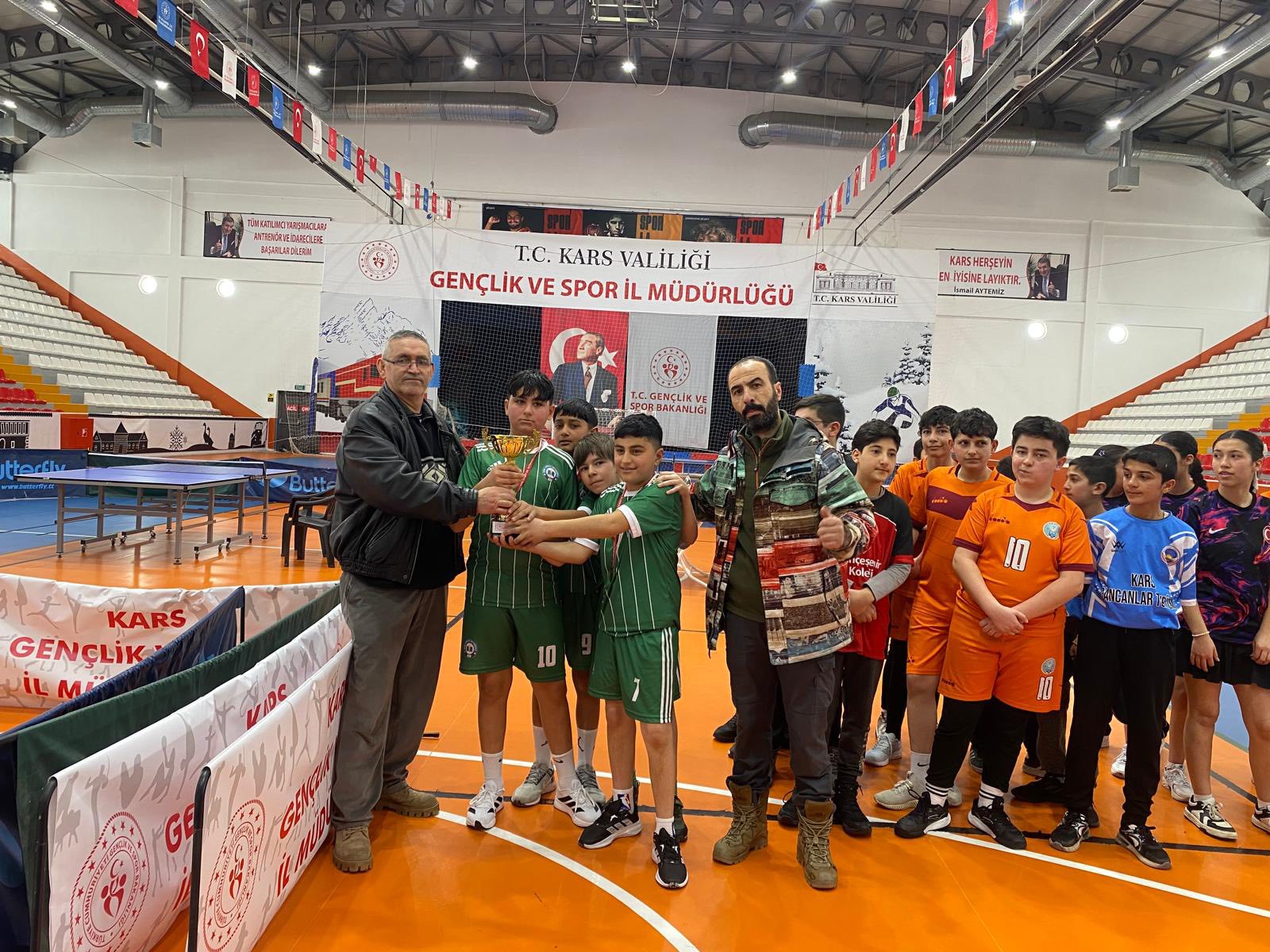 Okullar arası yıldızlar masa tenisi müsabakaları tamamlandı