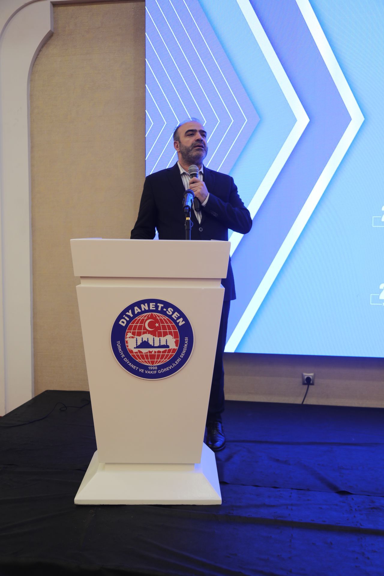 Ömer Evsen: “VEKİL VE FAHRİ DİYANET ÇALIŞANLARINA KADRO VERİLMELİDİR”