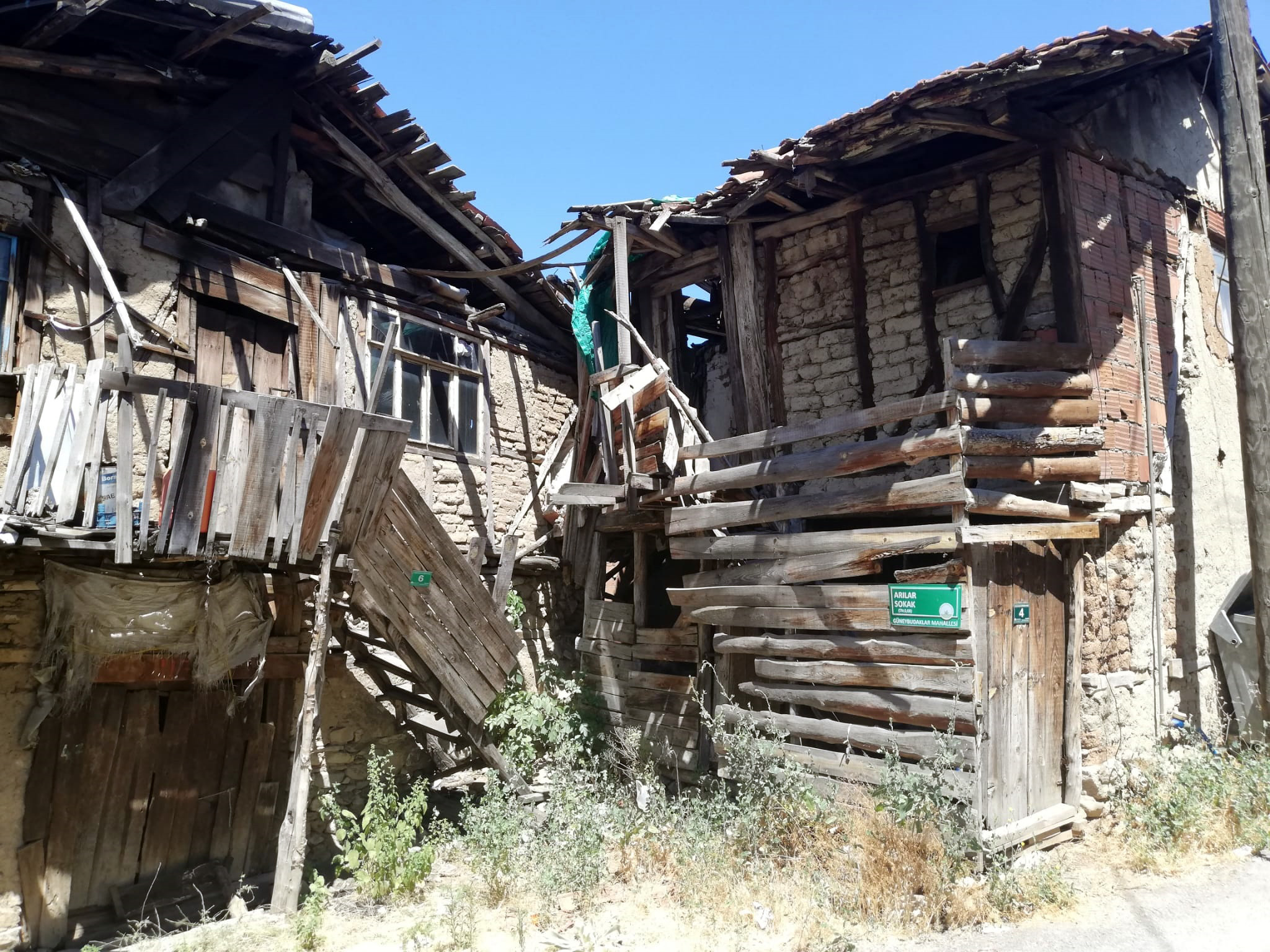 Osmangazi’de Metruk Binalar Yıkılıyor, Mahalleler Güvenli Hale Geliyor