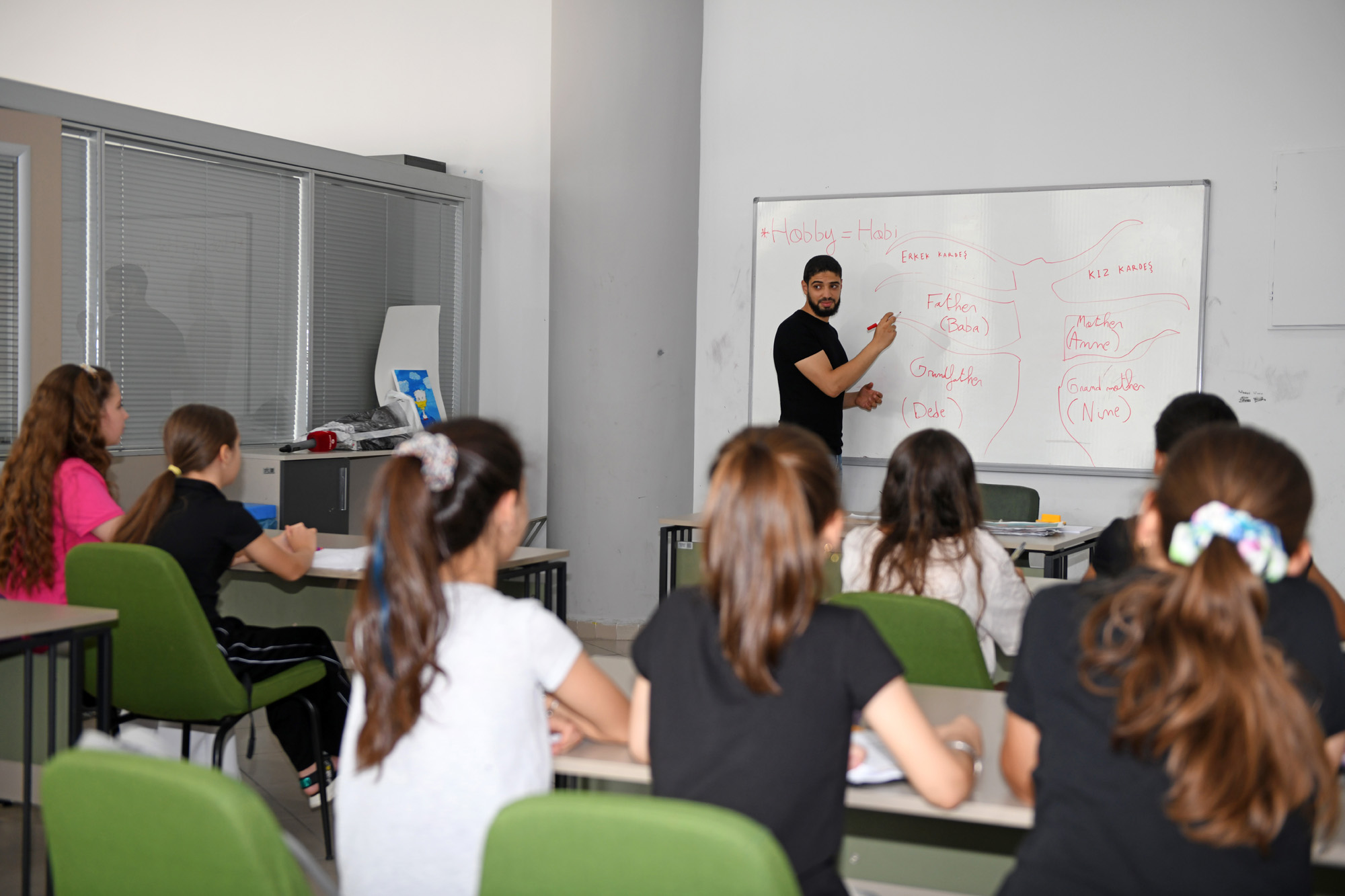 Osmangazi’de Uluslararası Eğitim İşbirliği: Yabancı Öğrencilerden Çocuklara İngilizce Desteği