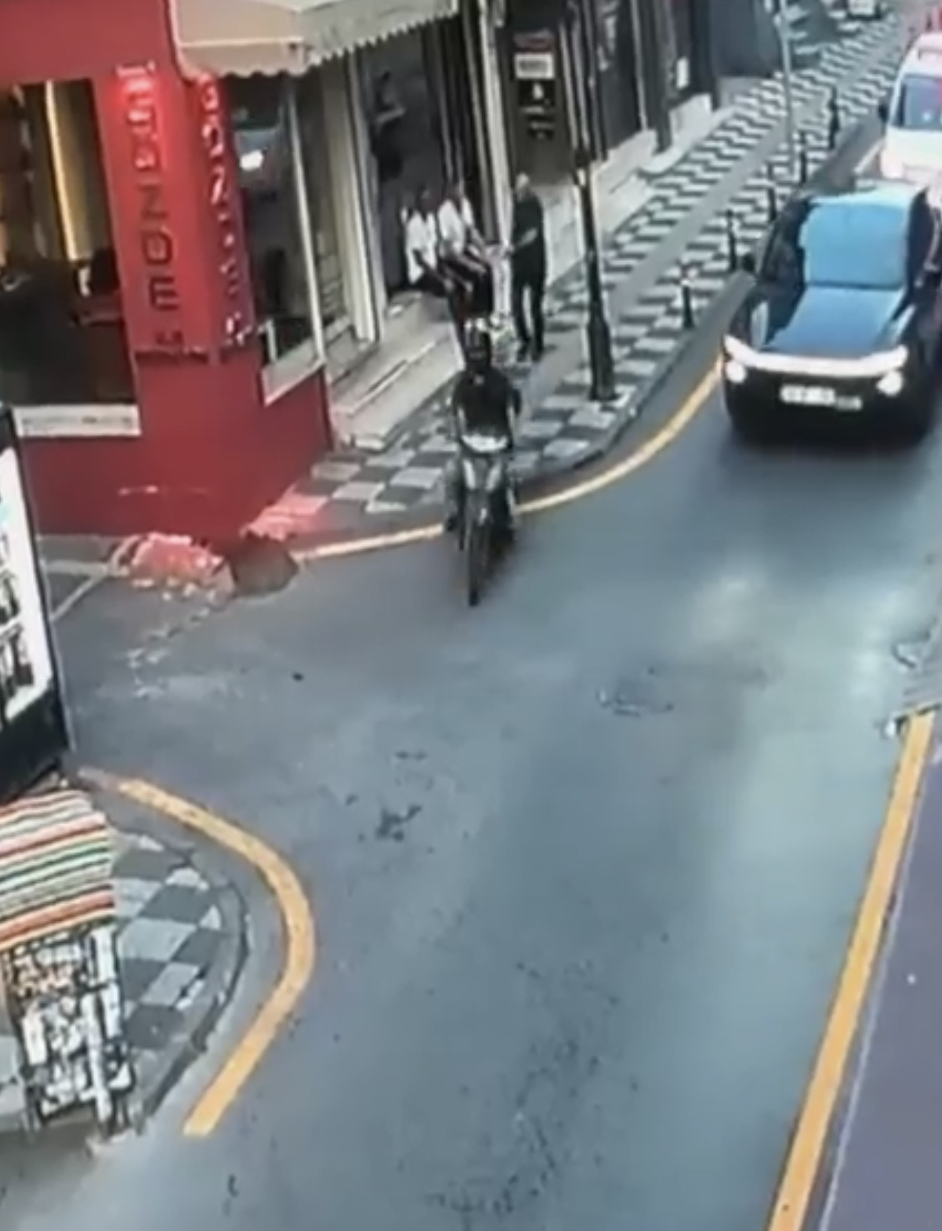 Polisten kaçarken motosikleti ile vali yardımcısına çarpan sürücüye 288 bin TL ceza