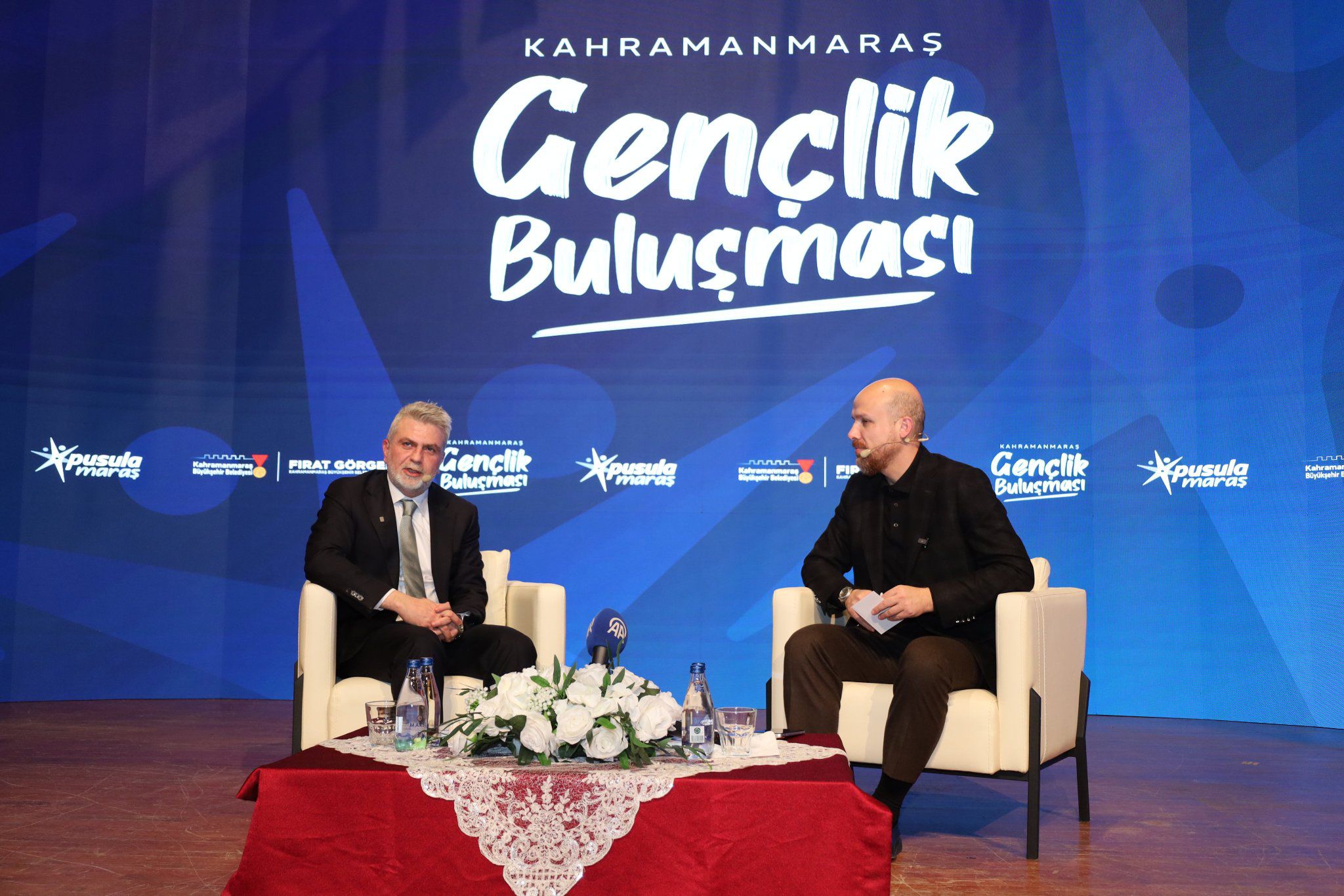 Pusula Maraş Gençlik Buluşmasına Yoğun İlgi: Salon Doldu, Gençler Geleceğe Dair Sorularını Sordu