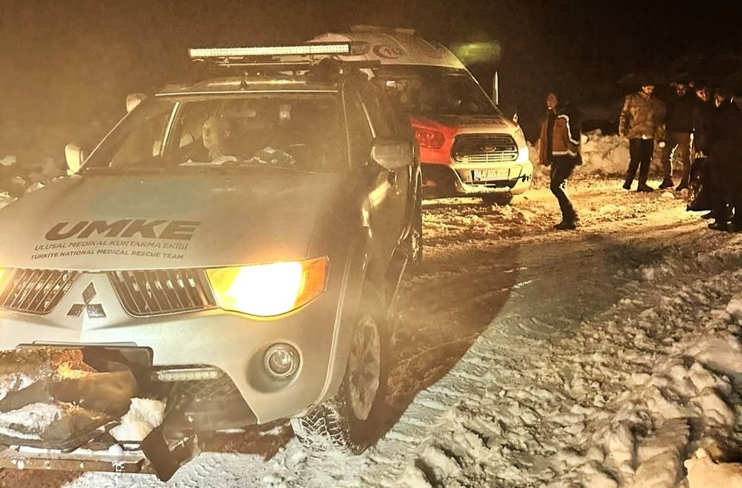 Pütürge’de Kar ve Tipi UMKE’yi Harekete Geçirdi: İki Hastaya Zorlu Şartlarda Müdahale