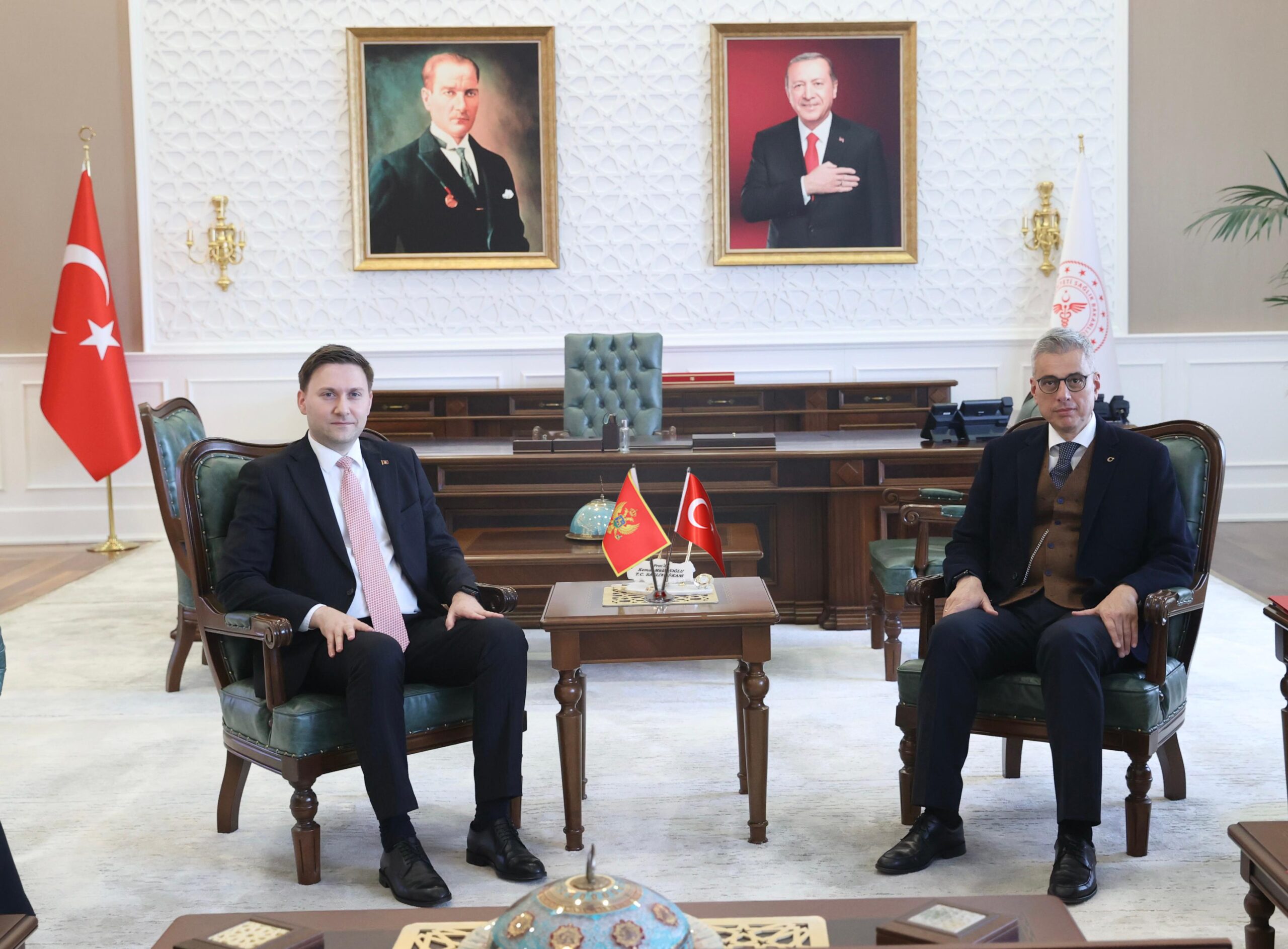 Sağlık Bakanı Memişoğlu, Karadağlı Mevkidaşı Vojislav Šimun ile Bir Araya Geldi