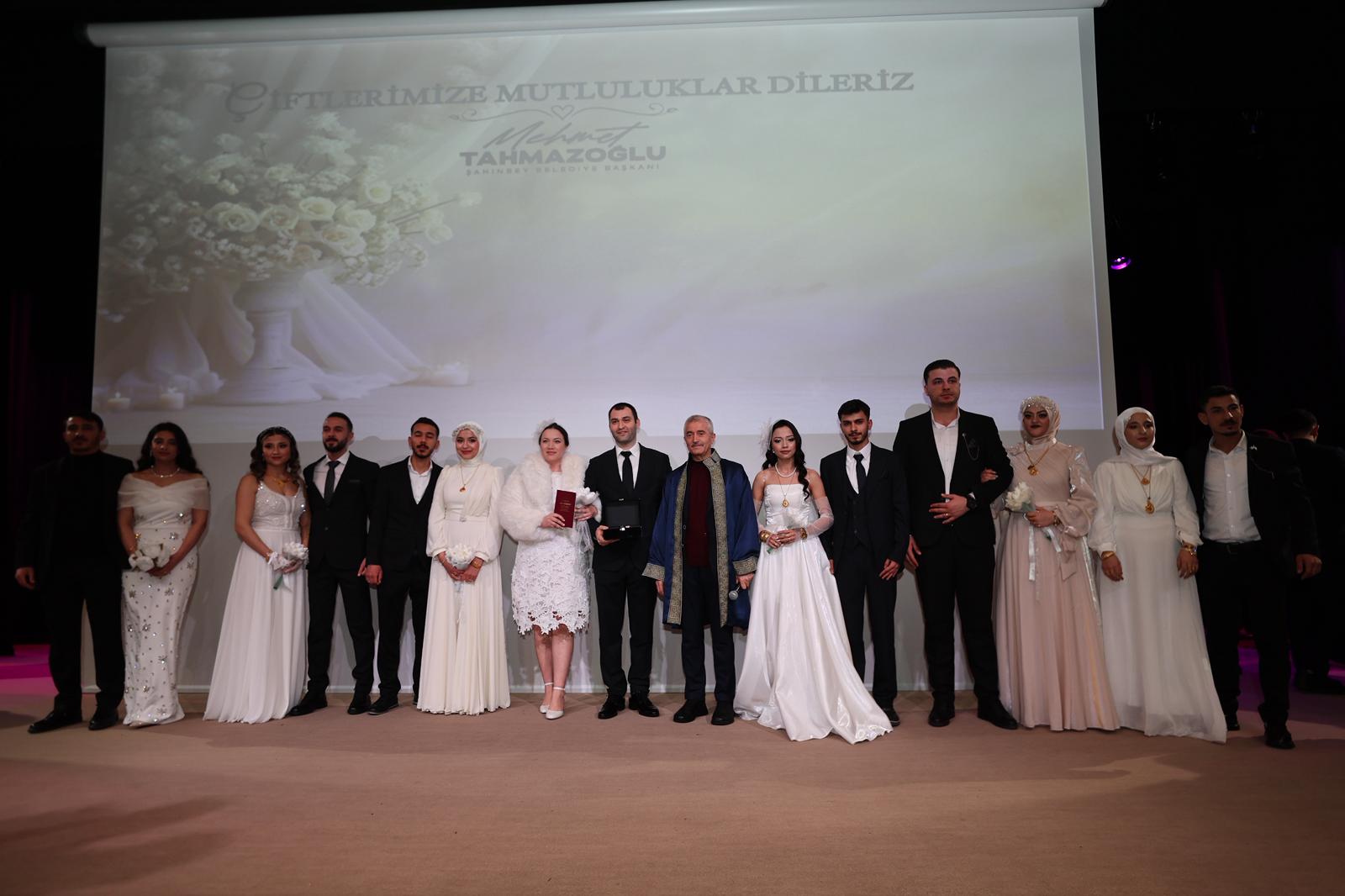 Şahinbey’de 62 Çift Mutluluğa “Evet” Dedi: Yeni Evlilere 50 Bin TL Destek!