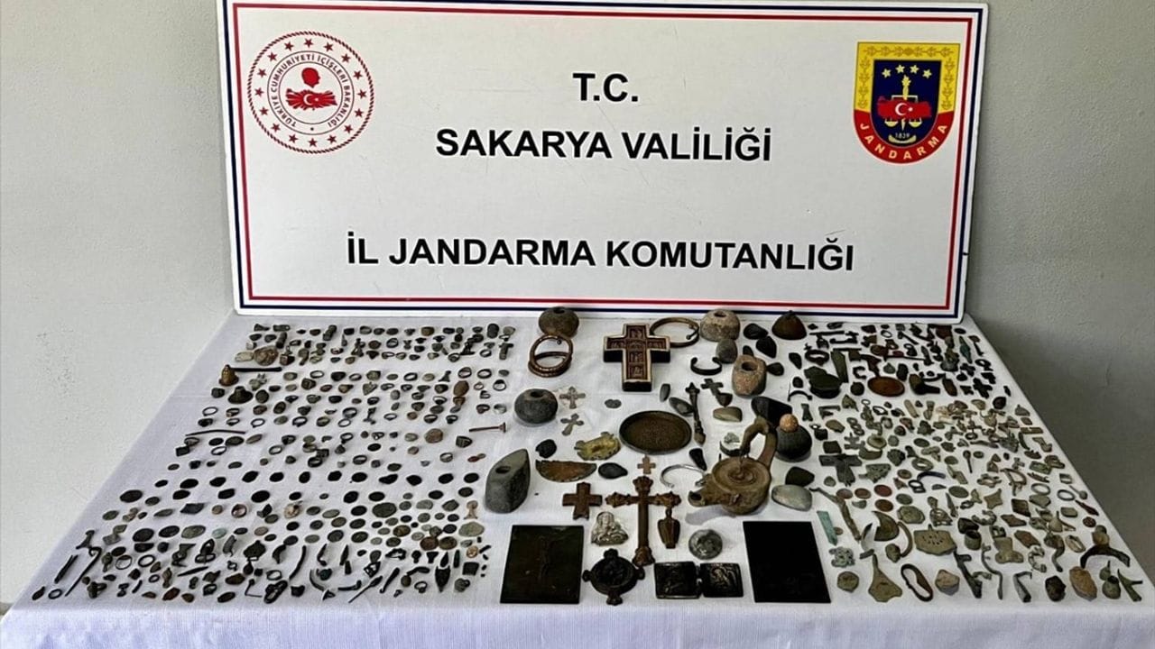 Sakarya’da Bizans Dönemine Ait 589 Tarihi Eser Ele Geçirildi