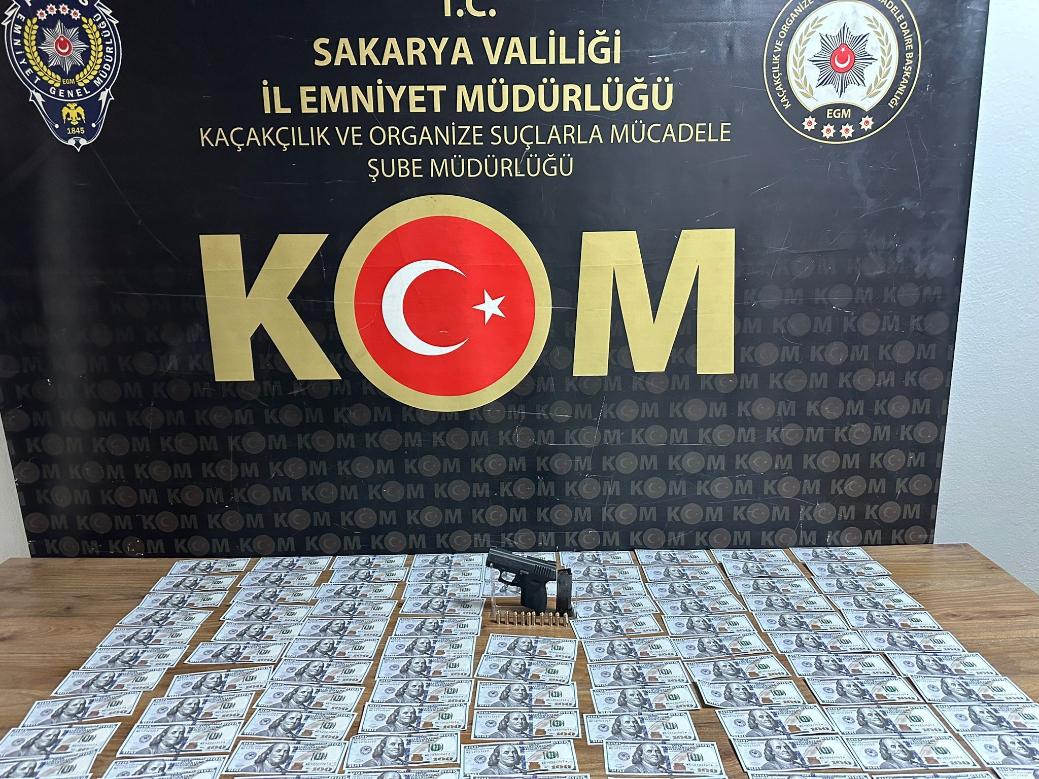 Sakarya’da Sahte Para ve Silah Kaçakçılığı Operasyonu: 2 Şüpheli Gözaltında