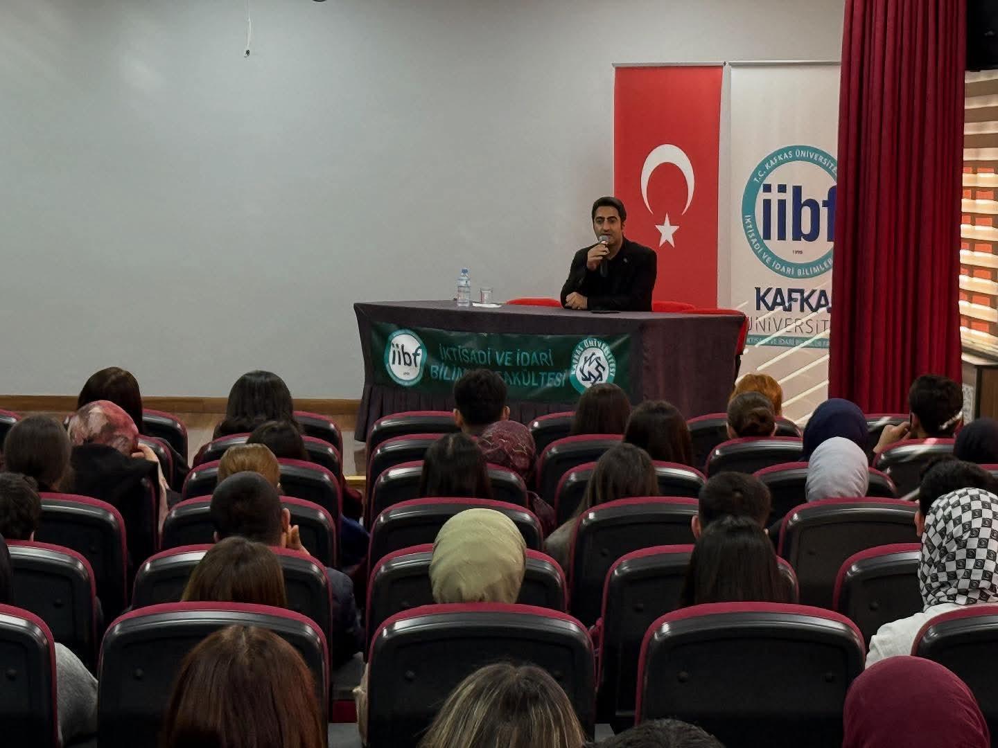 Sarıkamış Kaymakamı Enis Aslantatar, Kafkas Üniversitesi’nde kariyer yolculuğunu paylaştı