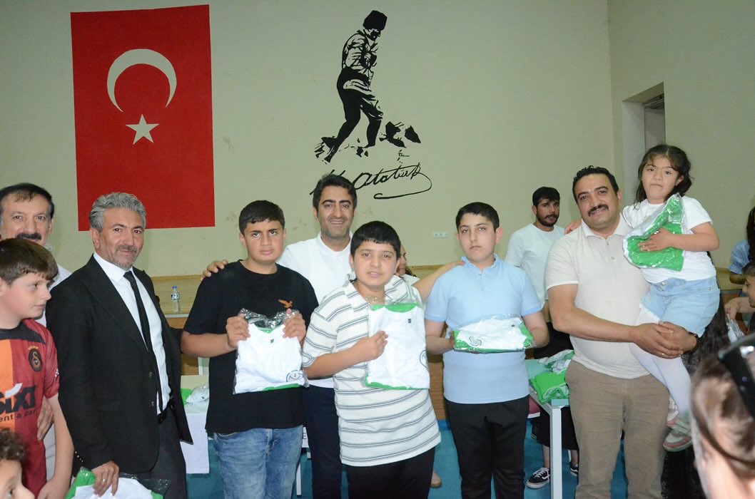 Sarıkamış’ta Yaz Spor Okulu Sporcularına Forma ve Şort Desteği