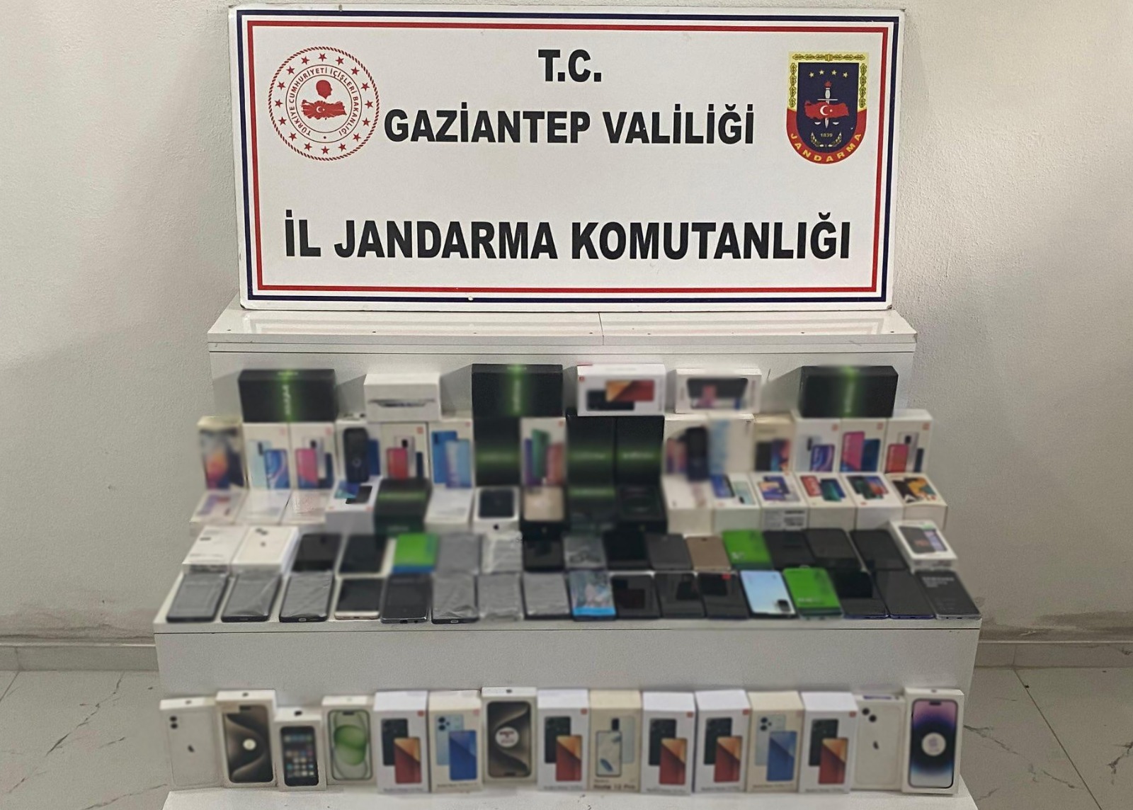 Şehitkamil’de 2 Milyon TL’lik Kaçak Cep Telefonu Operasyonu!