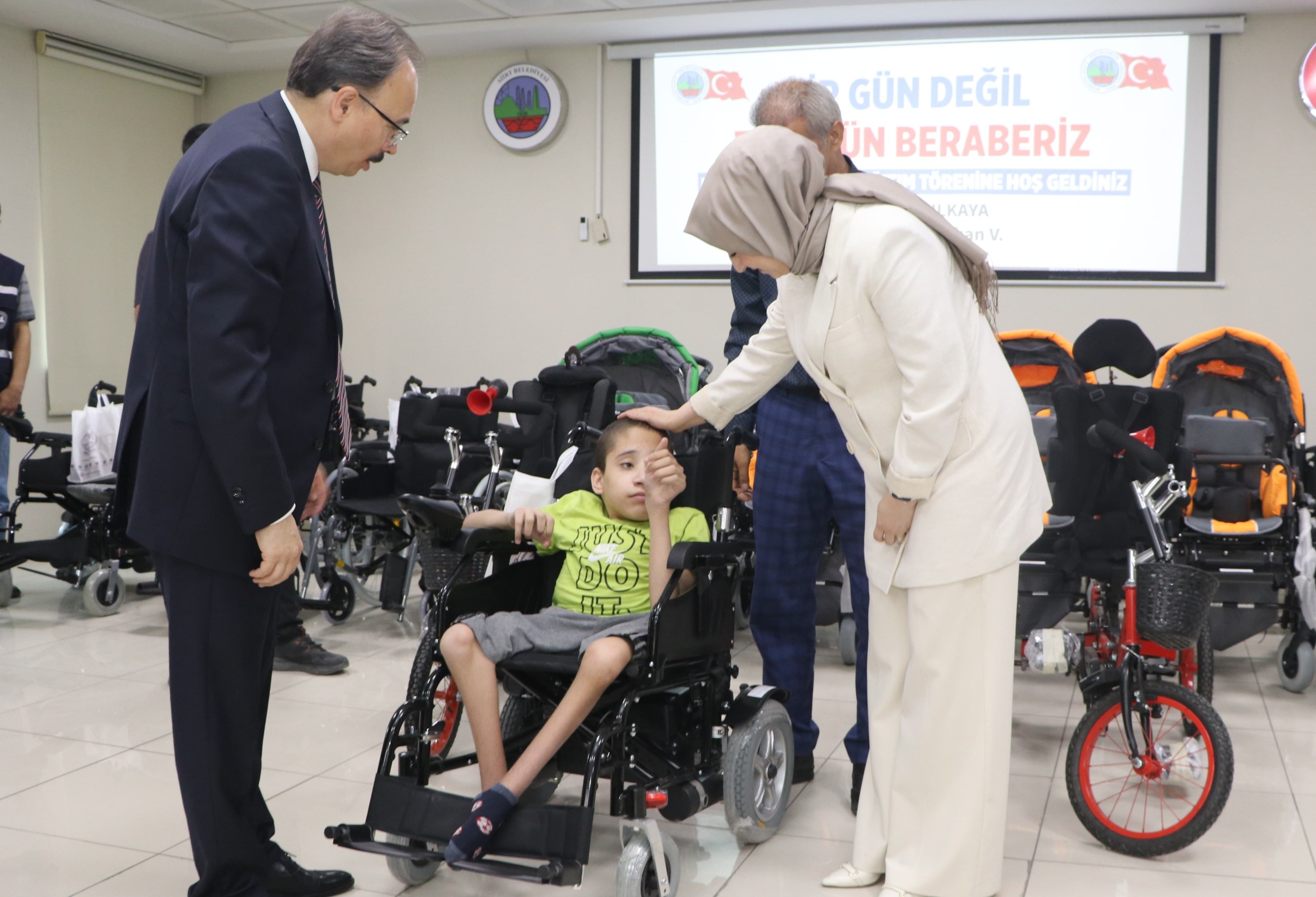 Siirt Belediyesi’nden Özel Bireylere 27 Medikal Destek Aracı
