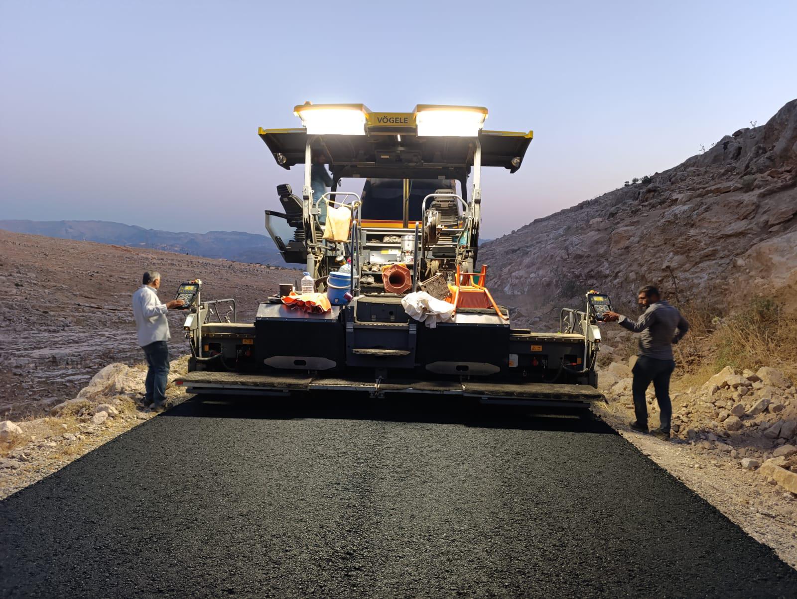 Siirt’te Kırsal Yollar Sıcak Asfaltla Buluşuyor